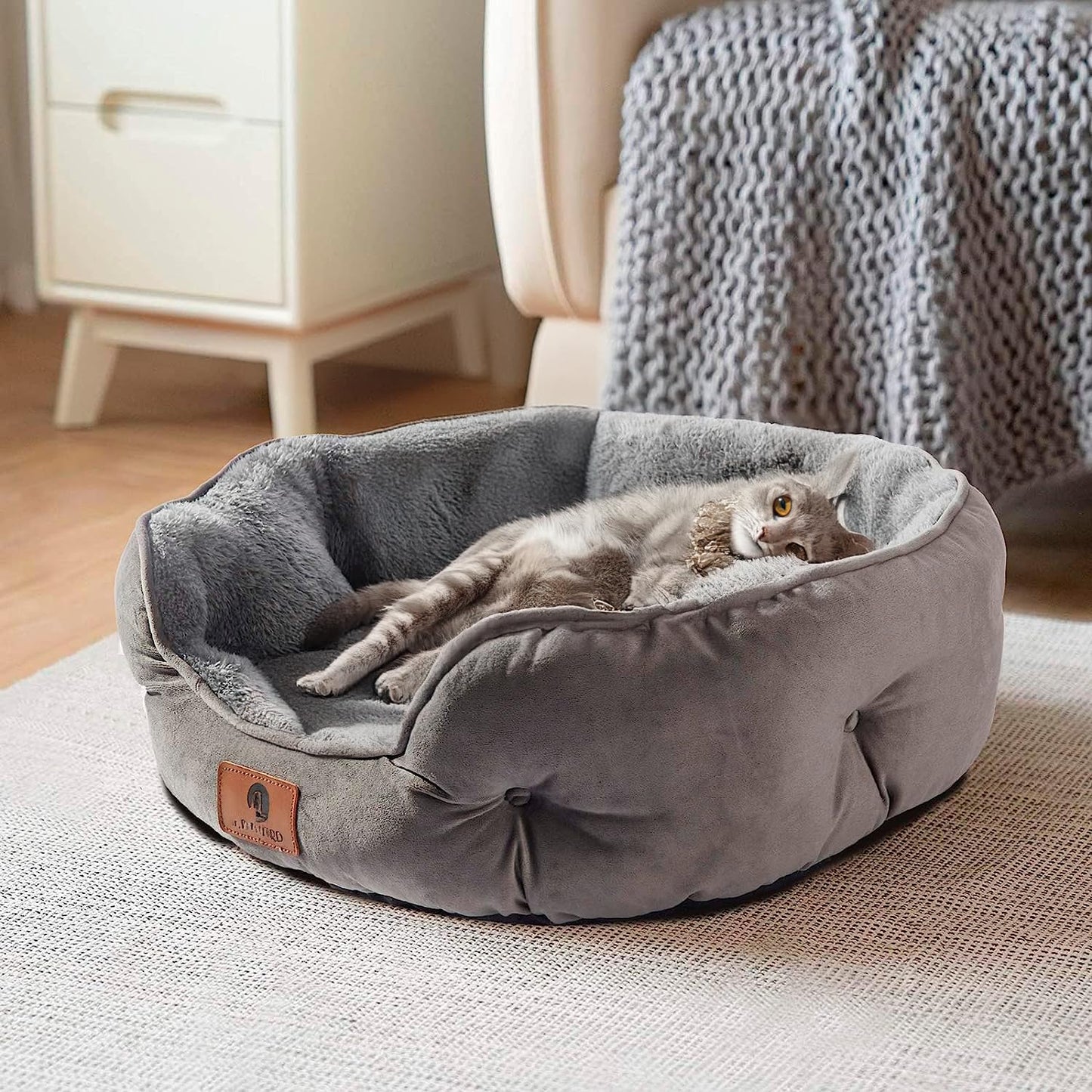 OGAGU Cama para Gato Mediano, Cama para Perro Chico o Mediano, Cama para Mascota Lavable en Maquina, Suave Base Antideslizante, Resistente a Suciedad y facil de Lavar (Gris, Medium)