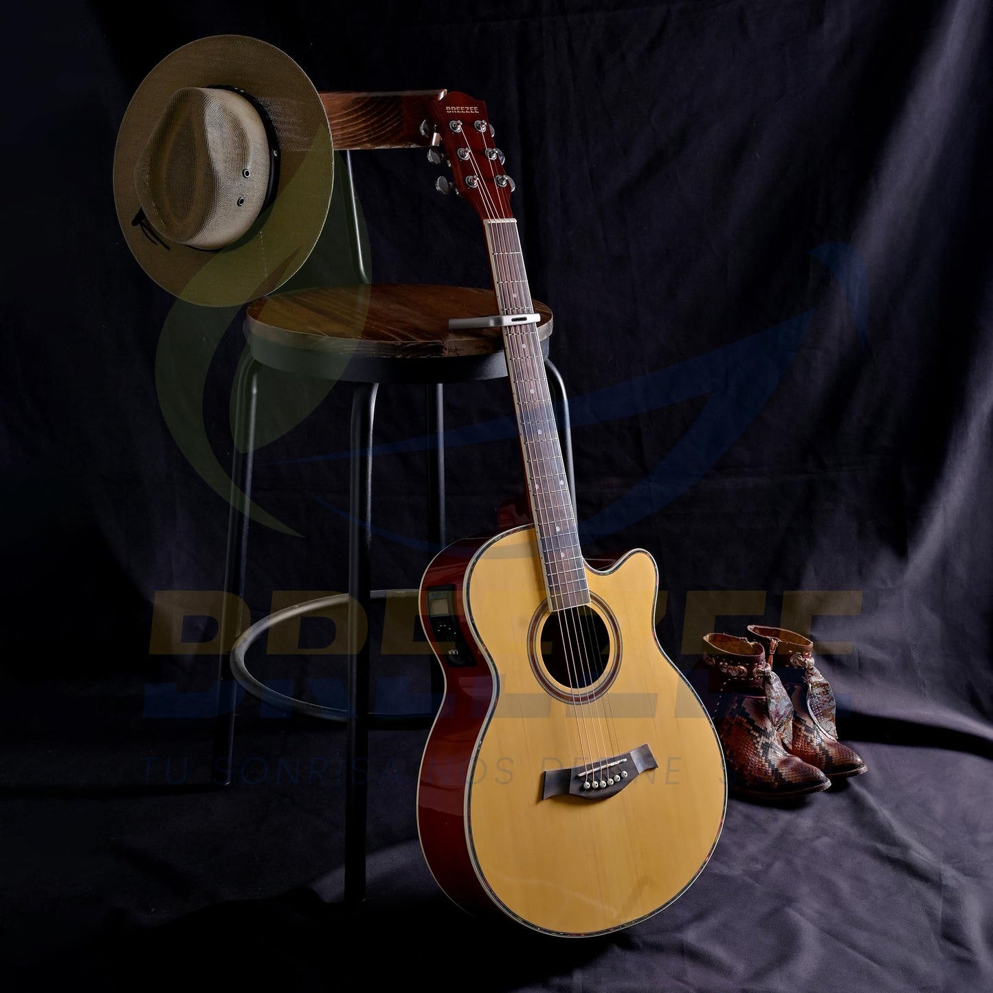 BREEZEE Guitarra Electroacústica de 40” Diseñada sobre Abeto, Merbau, Okume y Palisandro. Acabado de Barniz en Pulverización, Incluye Set de Accesorios Completo para Principiante