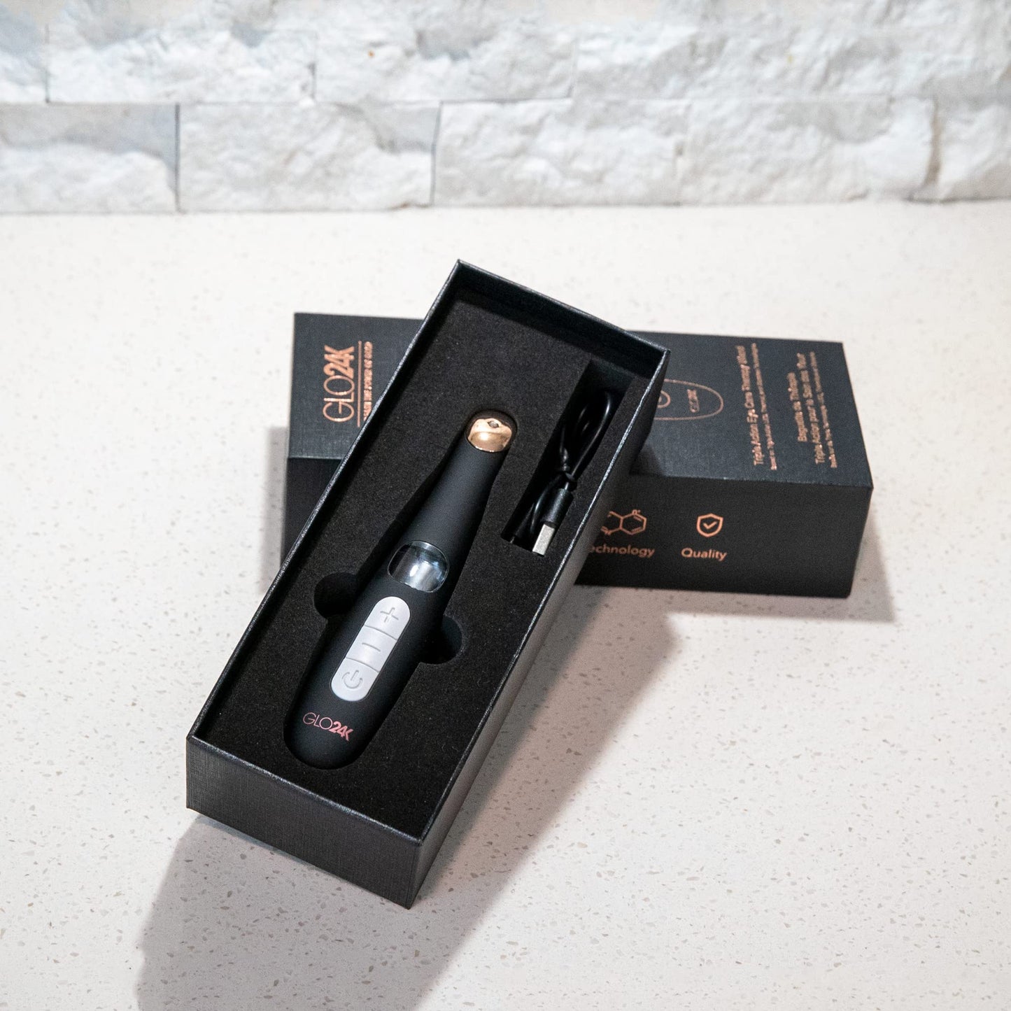 Masajeador de belleza para el cuidado de los ojos GLO24K. Para una piel radiante y hermosa alrededor de los ojos.