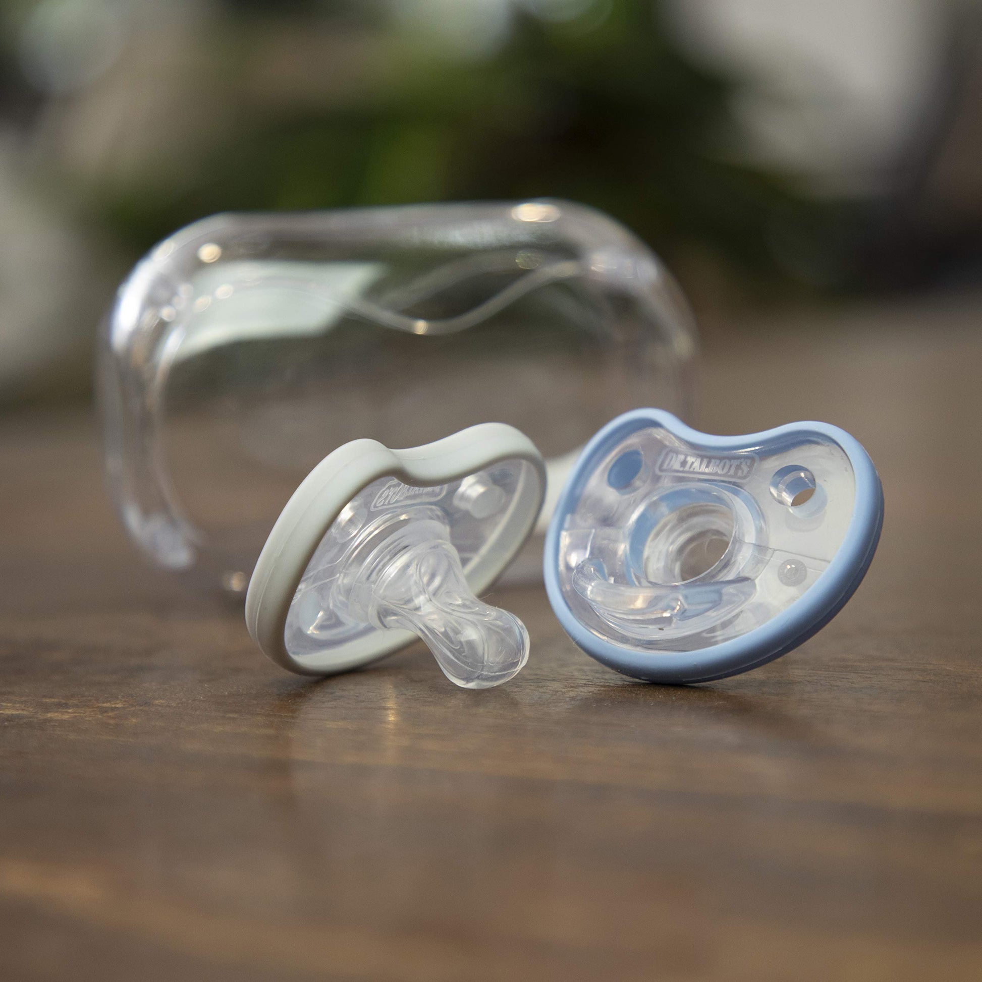 Chupetes Ortodónticos Dr. Talbot's Azul Gris Soft-Flex 6-12 Meses Paquete de 2