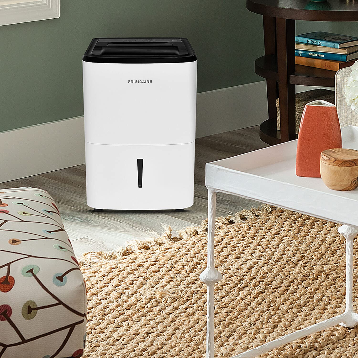 Frigidaire Deshumidificador portátil de 50 pintas para sótano, hogar y ático, 115 V, amortiguador silencioso de humedad para control de humedad con apagado automático y cubeta de agua extraíble/opción