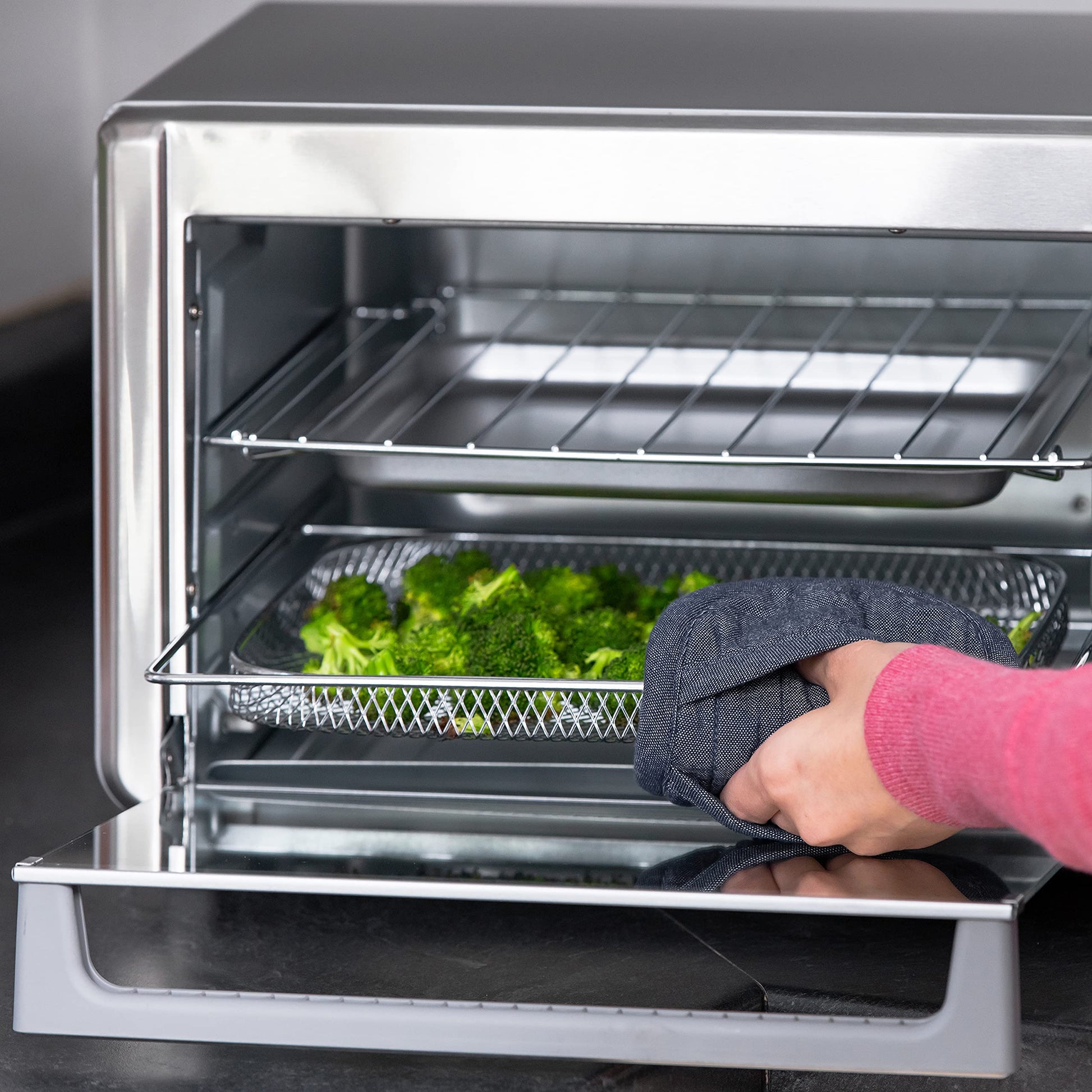 Frie y Hornea con el Horno Tostador de Black + Decker de 21.8 L, TO3217SS-LA