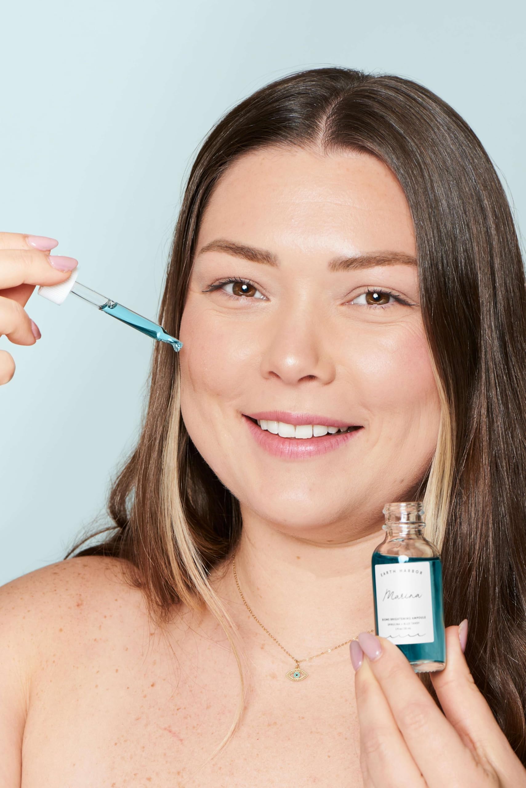 Ampolla Iluminadora Earth Harbor Azul Bronceado con Espirulina y Escualano
