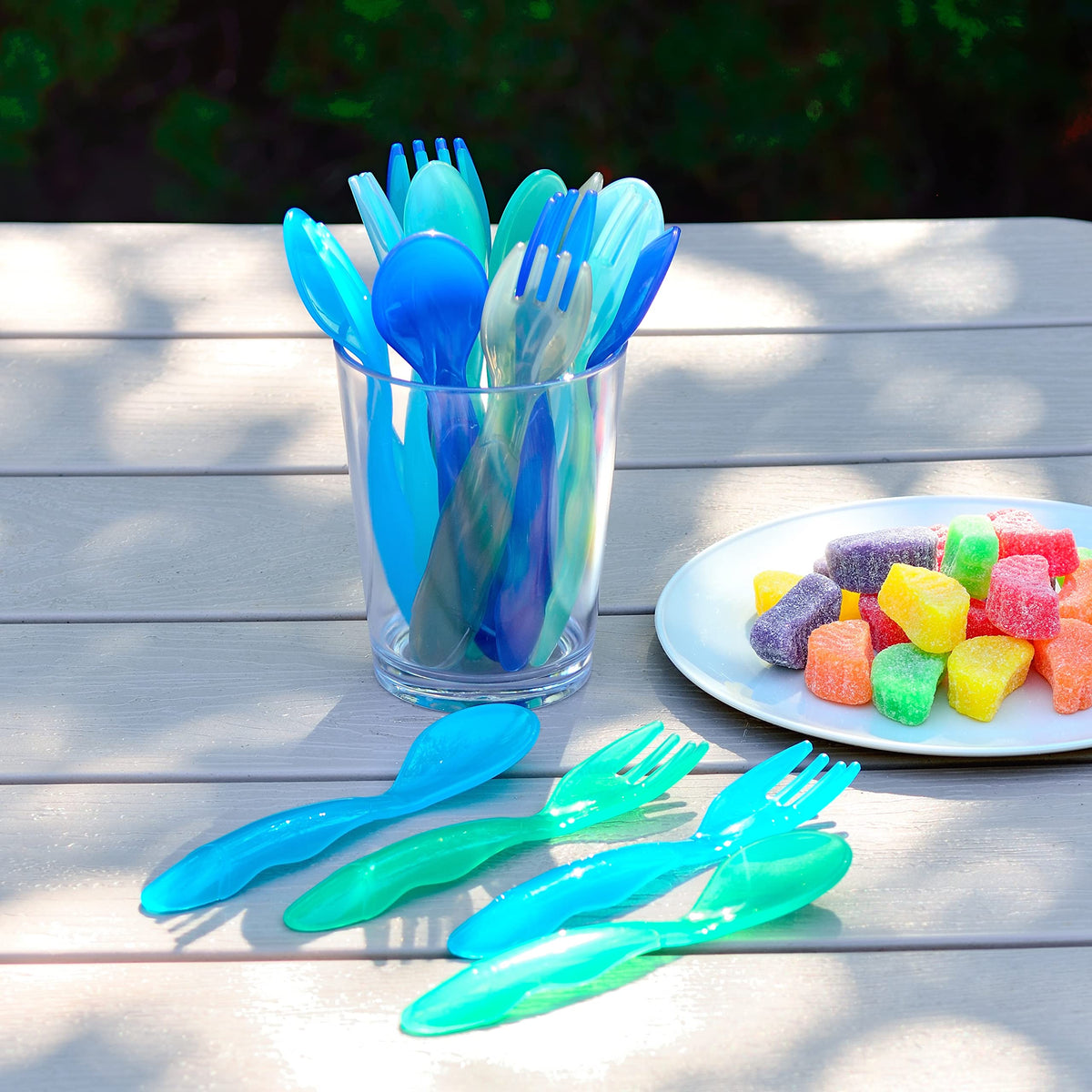 Youngever 18 utensilios de plástico para niños, tenedores de plástico para niños, cucharas para niños, tamaño grande, juego de 9 en 9 colores costeros