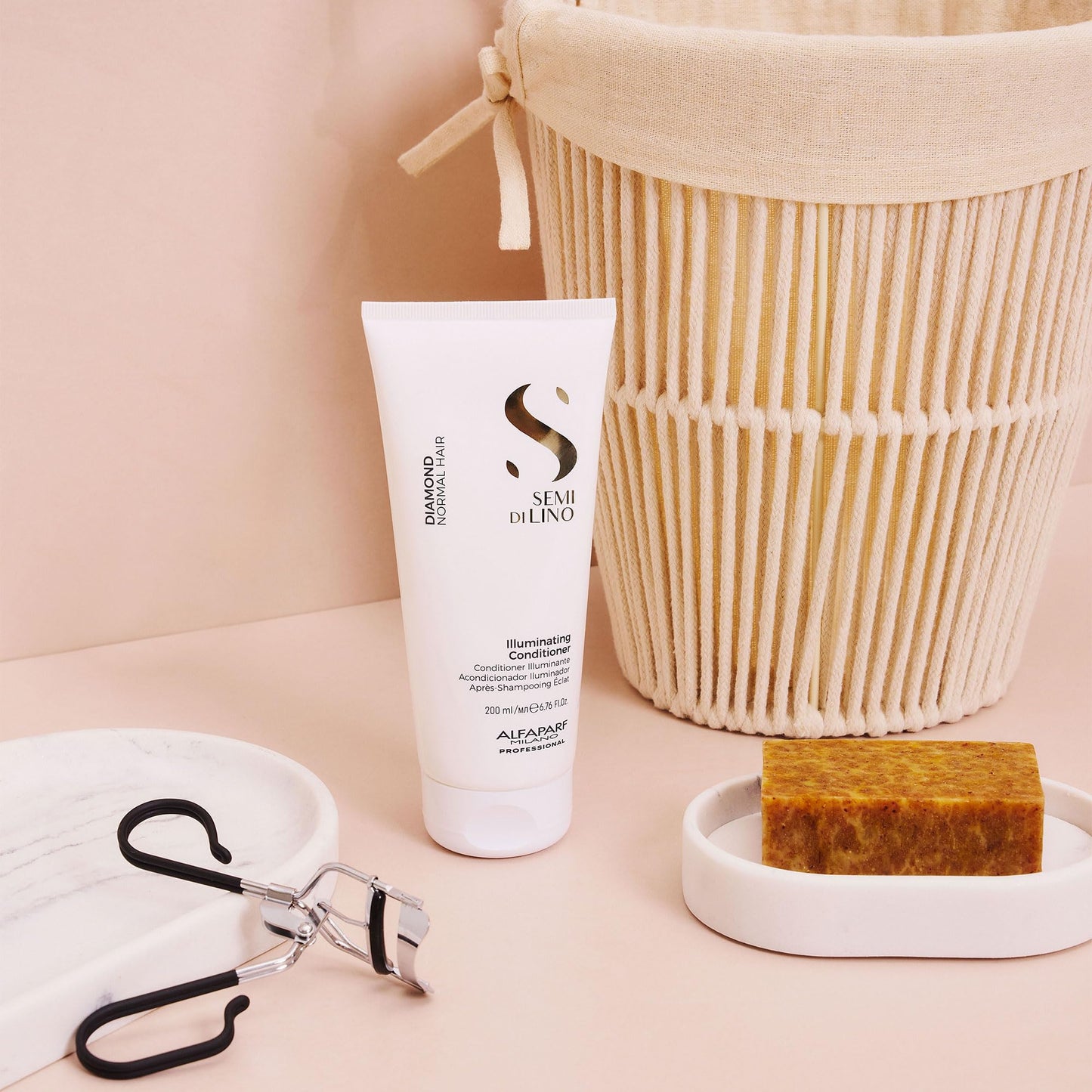Alfaparf Milano Semi Di Lino Diamond Shine Illuminating Conditioner - Sulfate Free - For Normal Hair - Safe on Color Treated Hair - Paraben and Paraffin Free -Professional Salon Quality - 6.76 fl oz