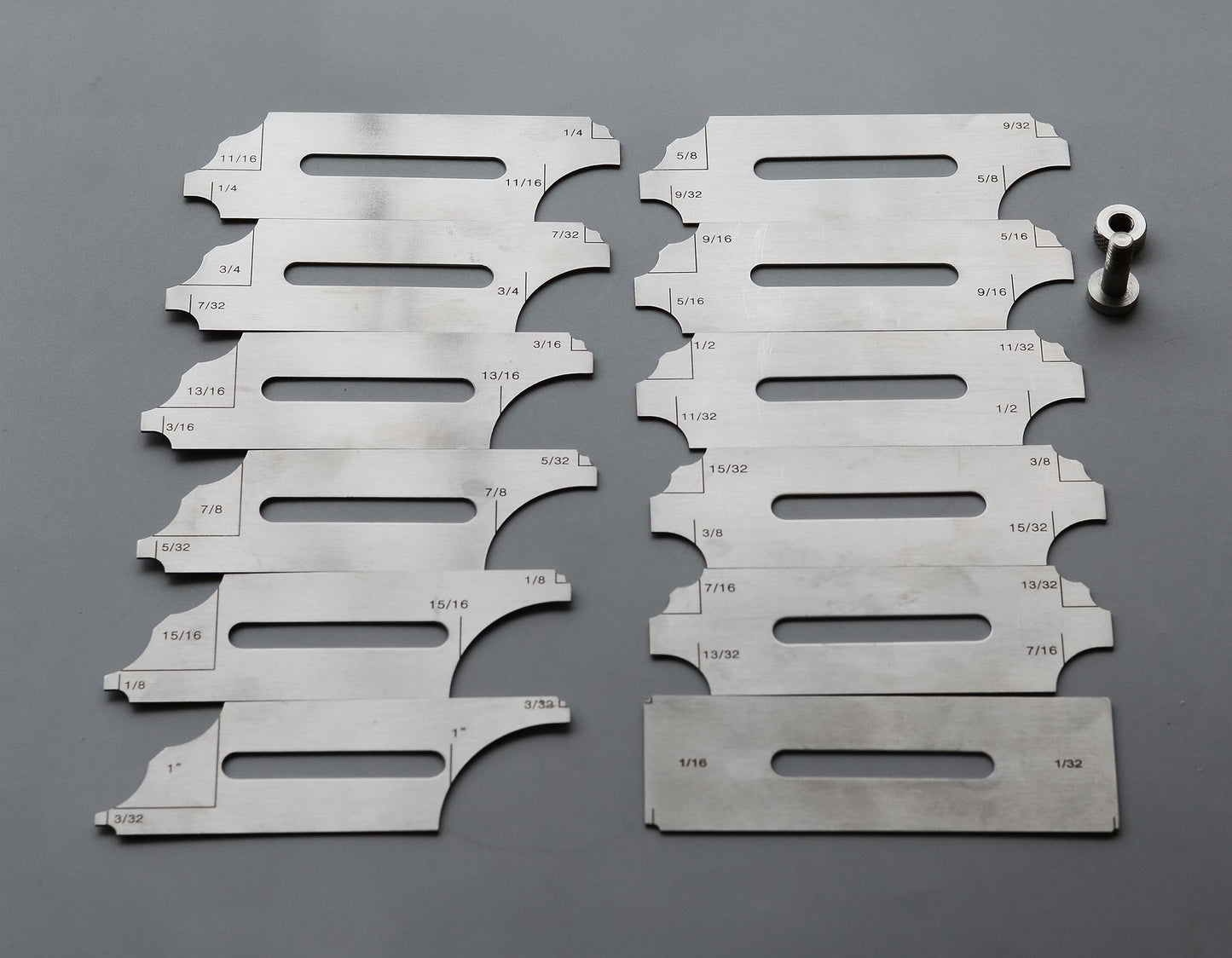 RIVERWELD Juego de 12 piezas para soldadura de filete (1/32" y 1/16") con incrementos de 1/2" y 1". El calibre RL para inspección de soldadura verifica el tamaño de la garganta de la pata del filete.