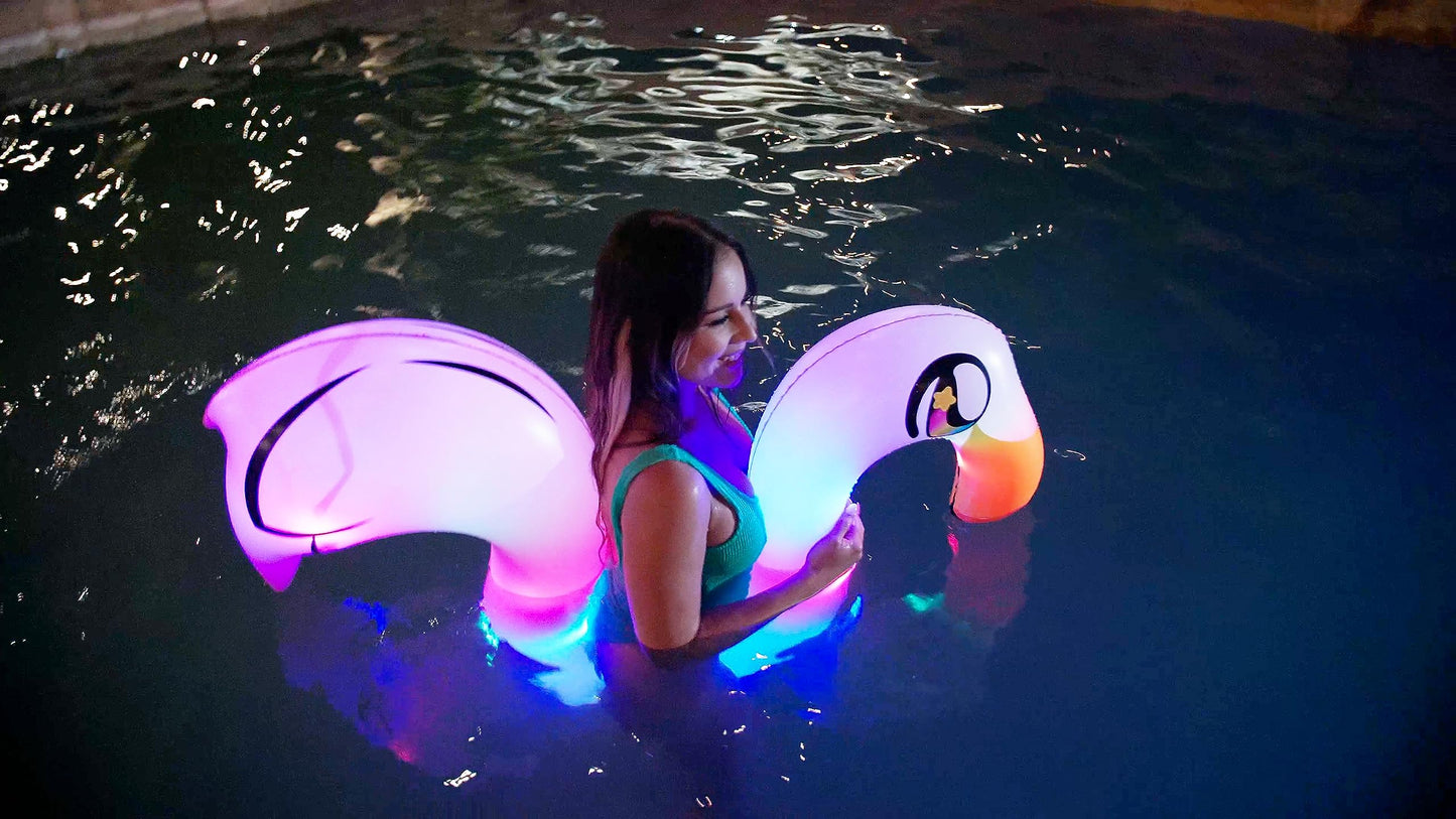 Fideos LED iluminados con flamenco para montar en la piscina