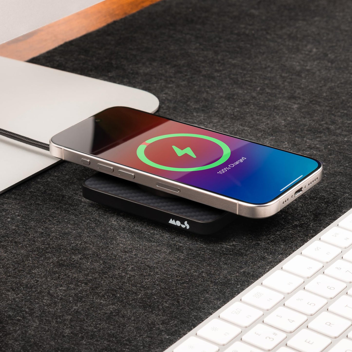 Cargador Inalámbrico Mous Fibra de Aramida MagSafe 15W Qi2 para iPhone y AirPods