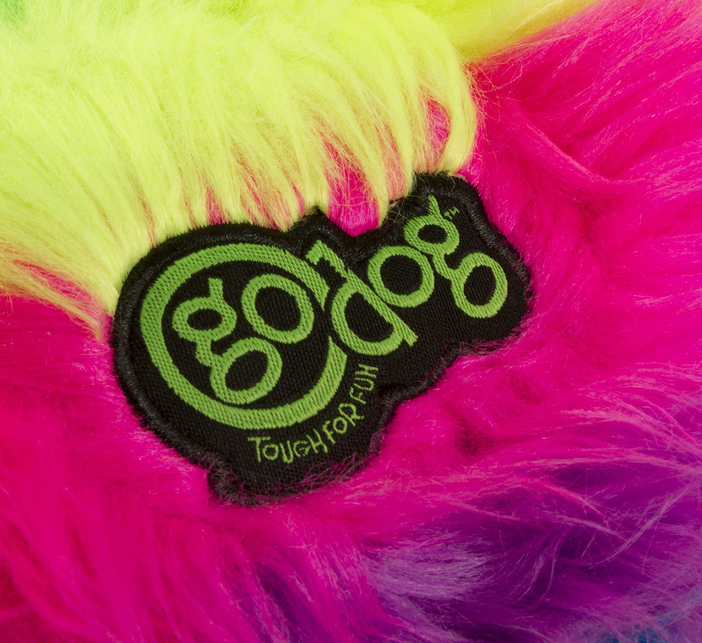 goDog Furballz - Pelota de Peluche chirriante para Perro, tecnología de protección masticable, Arco Iris, Grande