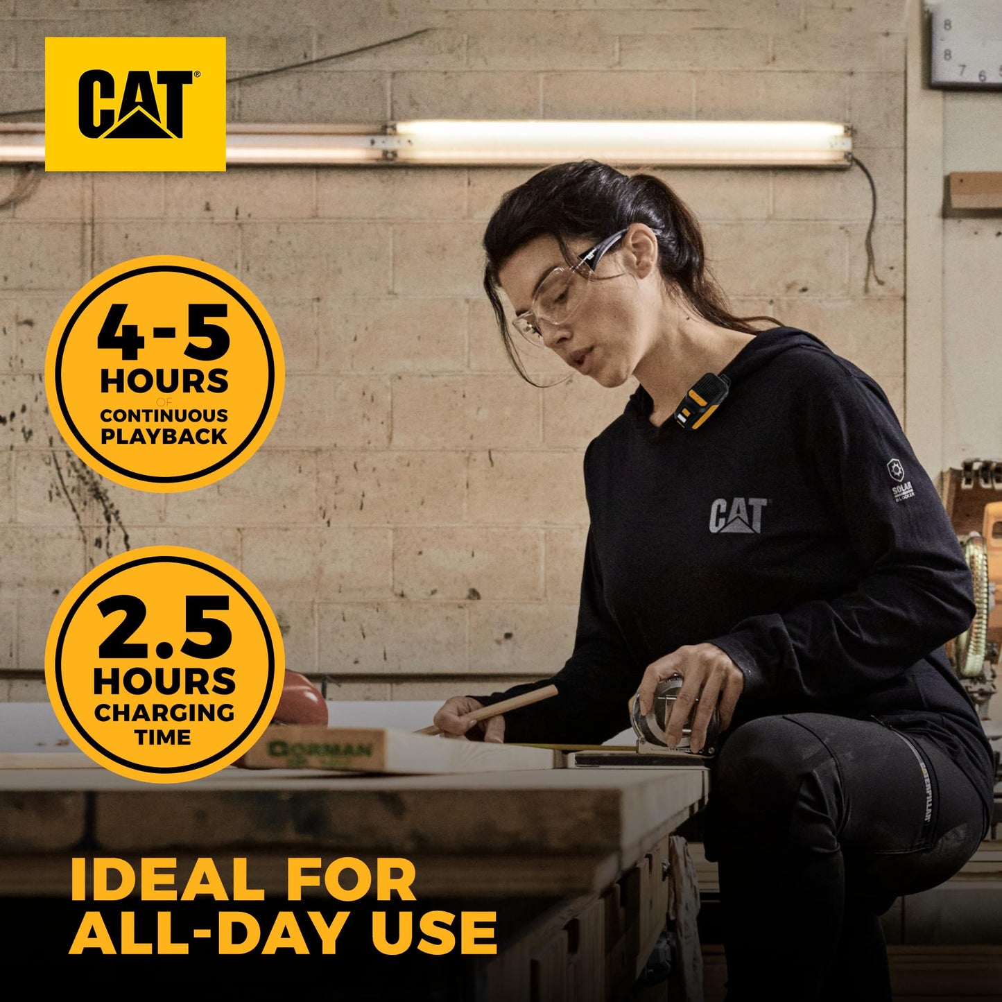 CAT - Altavoz Bluetooth portátil | Altavoz con clip con micrófono integrado para lugar de trabajo, construcción, exterior, resistente al agua, llamadas y música manos libres
