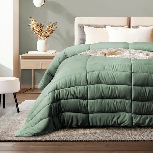 Dreamlab Edredón Acolchado para Toda Estación. Relleno de Microfibras Recubiertas con Gel. Lavado a Máquina. Usar como Edredón o con Funda Duvet. Hipoalergénico. (Verde Seco, Queen 223 x 223cm)