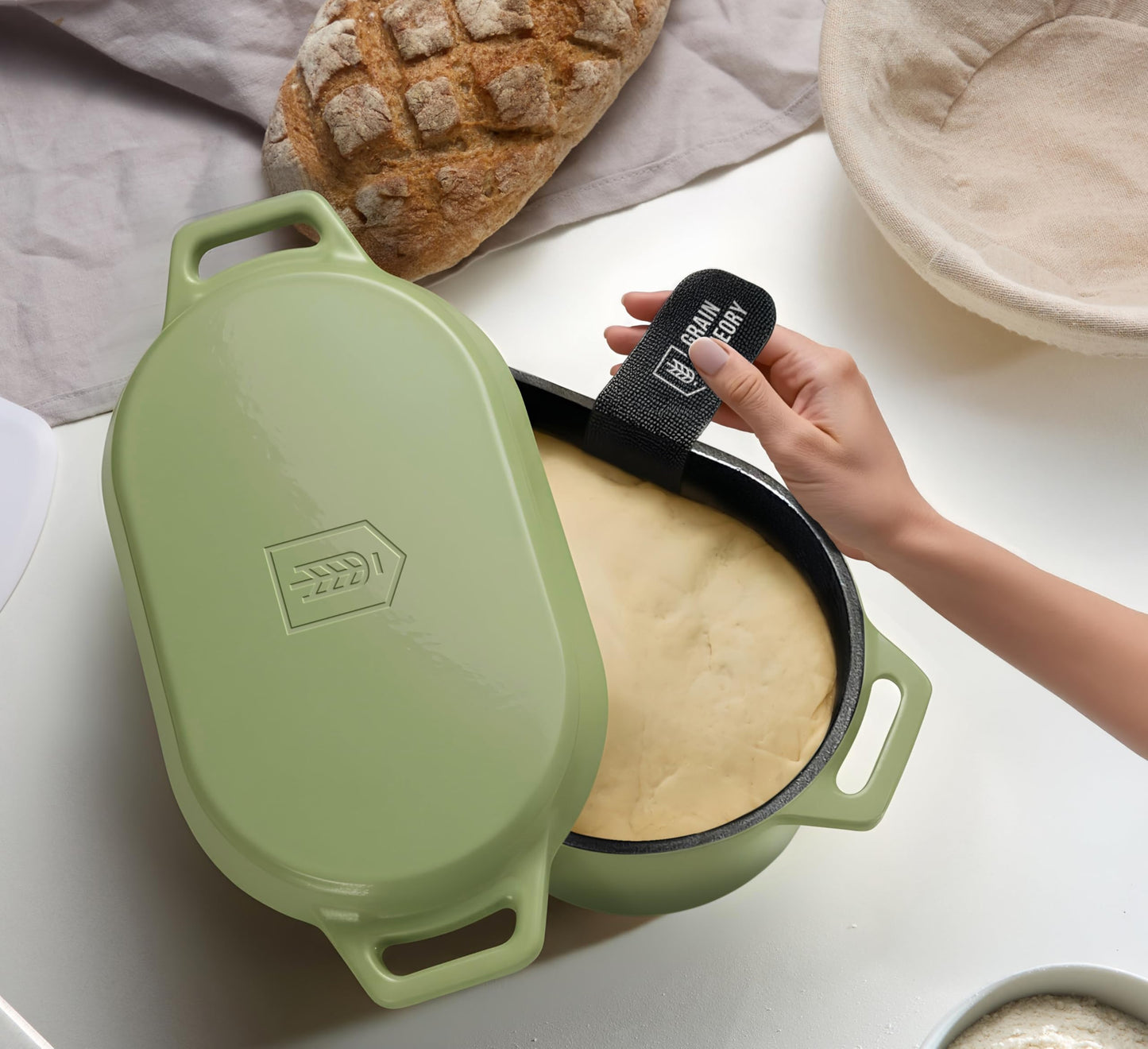 Kook - Horno holandés, para hornear pan, sartén de masa madre, asas dobles, hierro fundido esmaltado, con honda, apto para lavaplatos, 3.4 cuartos de galón, color degradado salvia