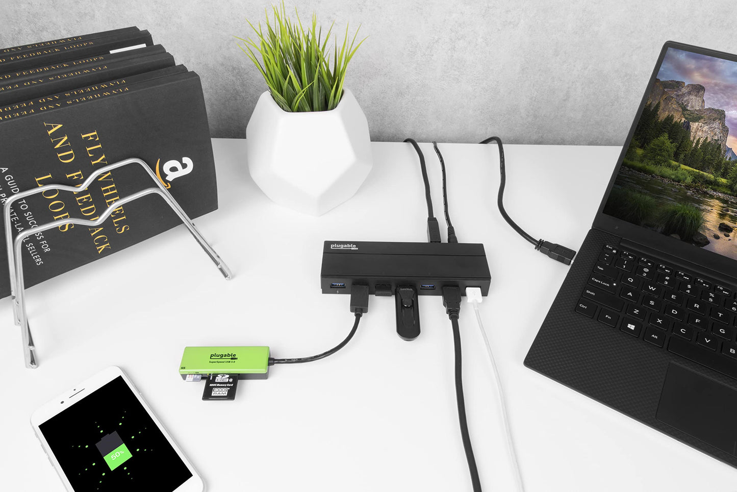Plugable - Concentrador USB 3.0 de 7 Puertos con Adaptador de Corriente de 36 W (sin Controlador): conecte Dispositivos sin Esfuerzo y transfiera Datos a Alta Velocidad