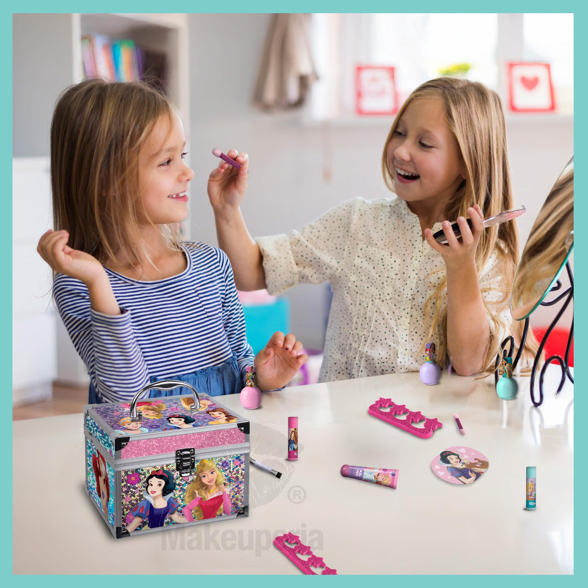 MAKEUPERIA Estuche de Maquillaje Infantil con Diseño Princesas, Maletín Metálico con Espejo, Sombras, Brillos, Esmaltes, Lima, Separadores, Pinceles y Bandeja, Maquillaje Lavable y Seguro para Niñas