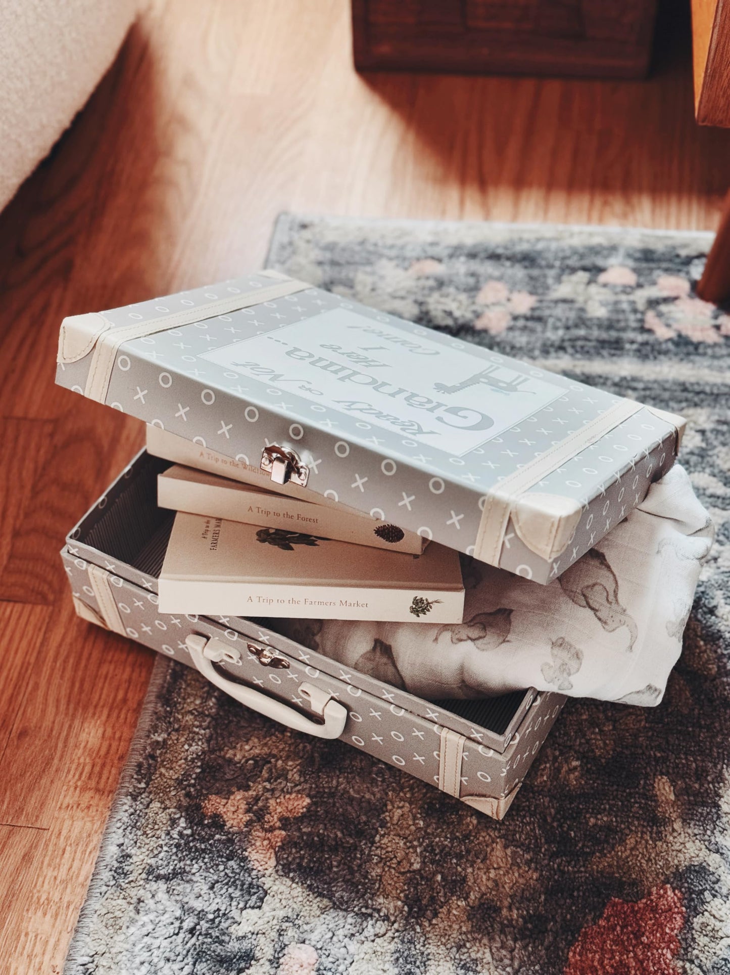 Manta de Veliz Visit Grandma Gris para Niños