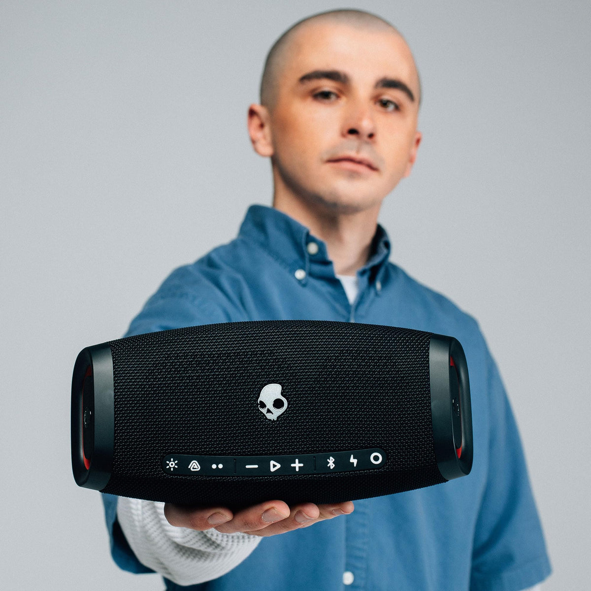 Altavoz Bluetooth Portátil Skullcandy Negro con Mosquetón y Correa Integrados, IPX7 Impermeable, Powerbank USB-C, Auracast Multi-Speaker Link y LED Lightshow