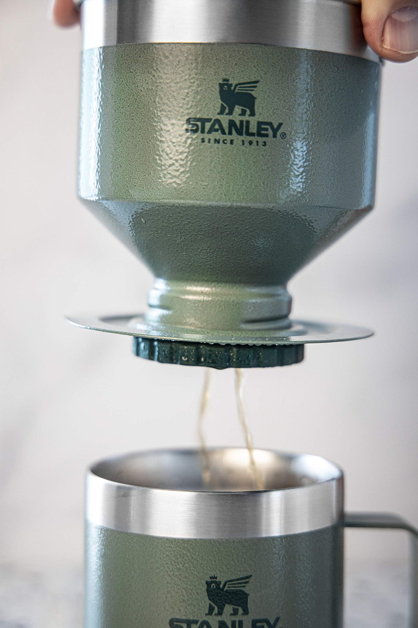 Cafetera Manual STANLEY Verde Hammertone con Filtro Reutilizable y Acero Inoxidable