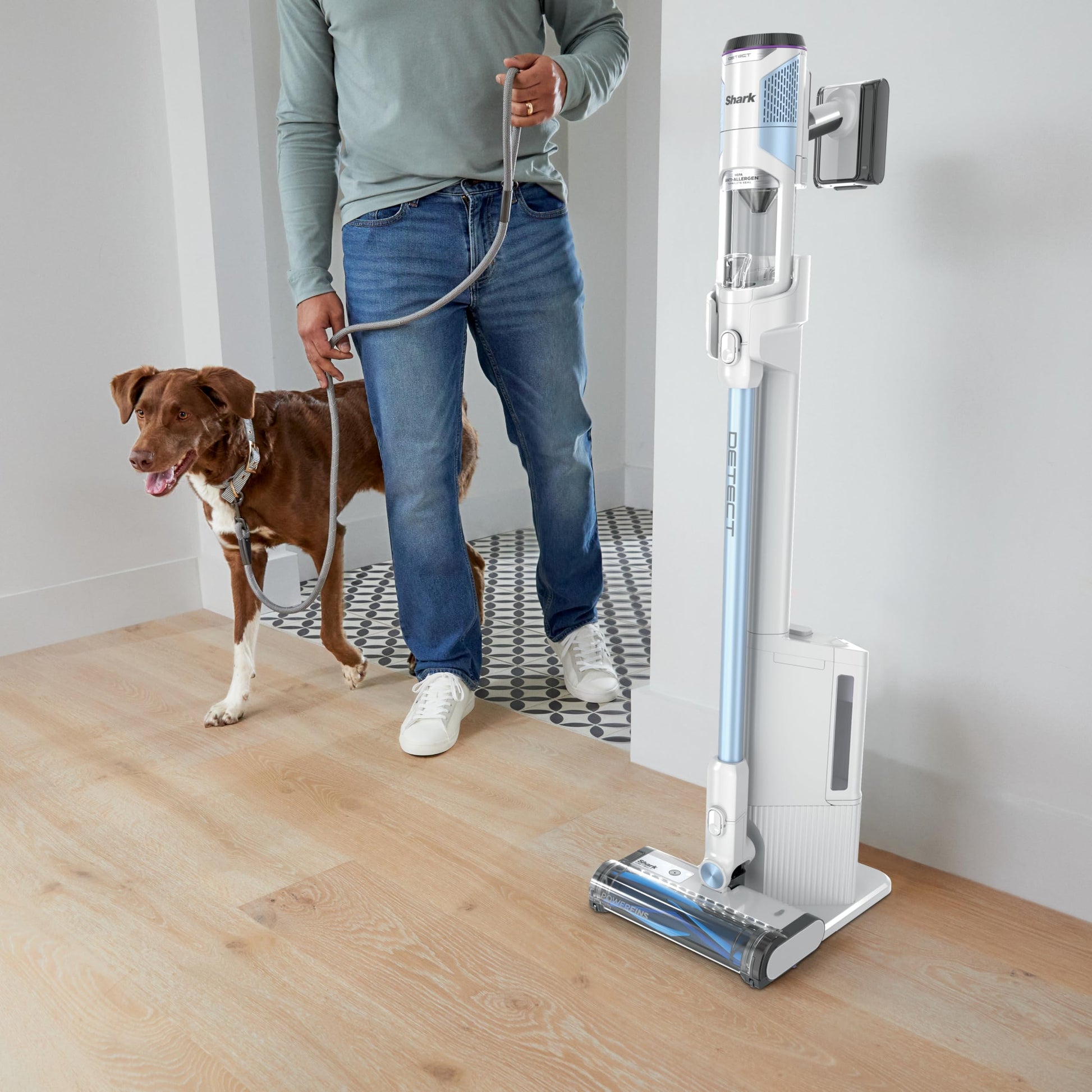 Aspiradora Shark Azul con Sistema de Autovaciado y Filtro HEPA Inalámbrica Tecnología de Limpieza Profunda