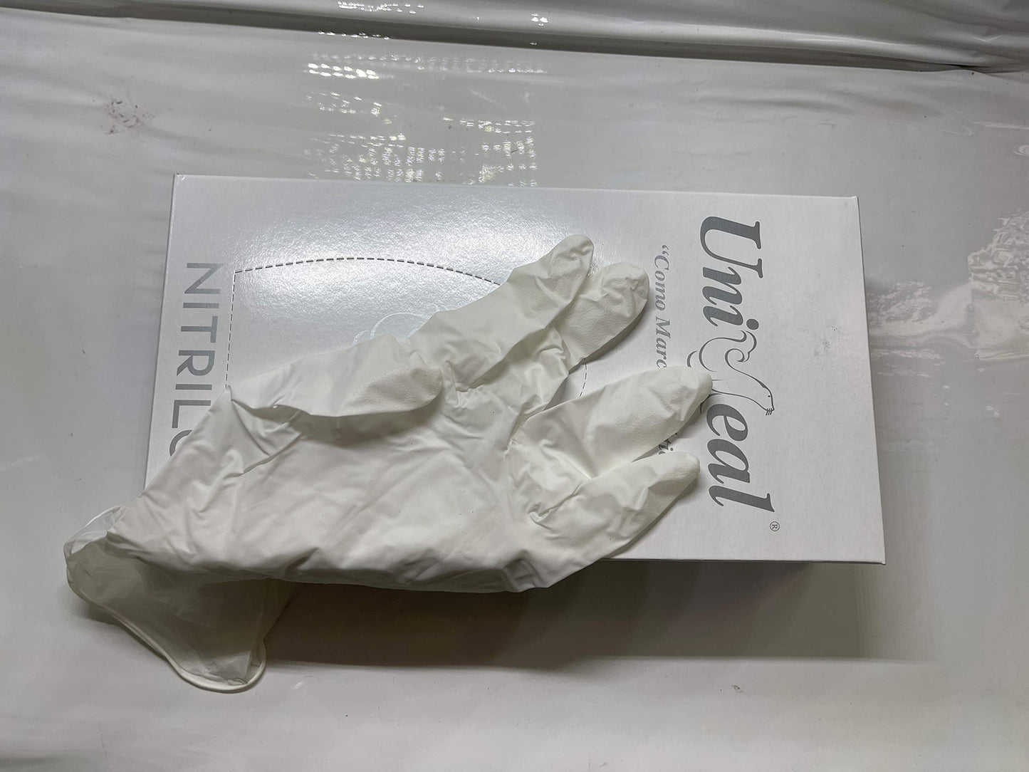 Guante de Nitrilo Uniseal Color Blanco Talla Mediana 100 piezas