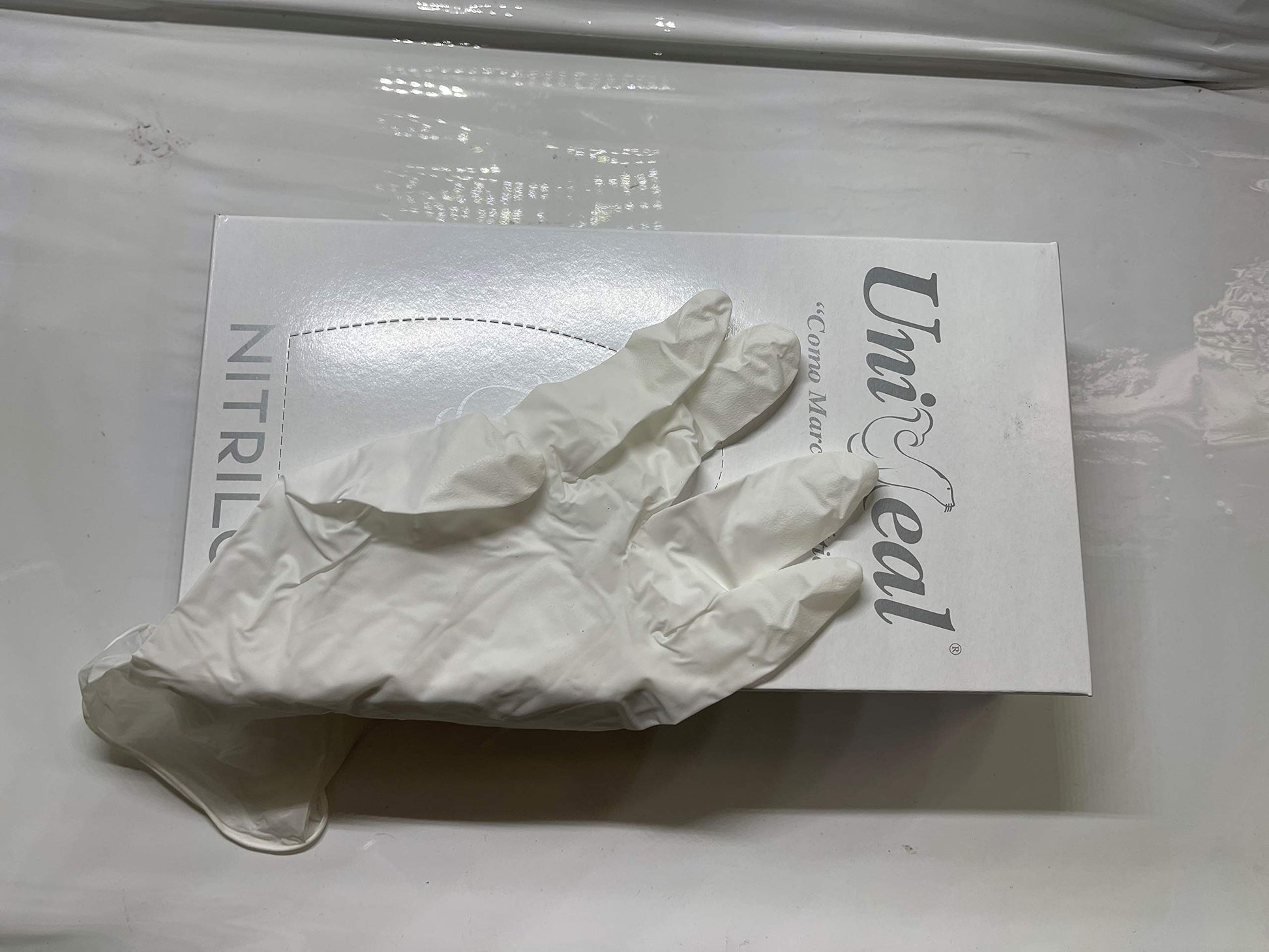 Guante de Nitrilo Uniseal Color Blanco Talla Mediana 100 piezas