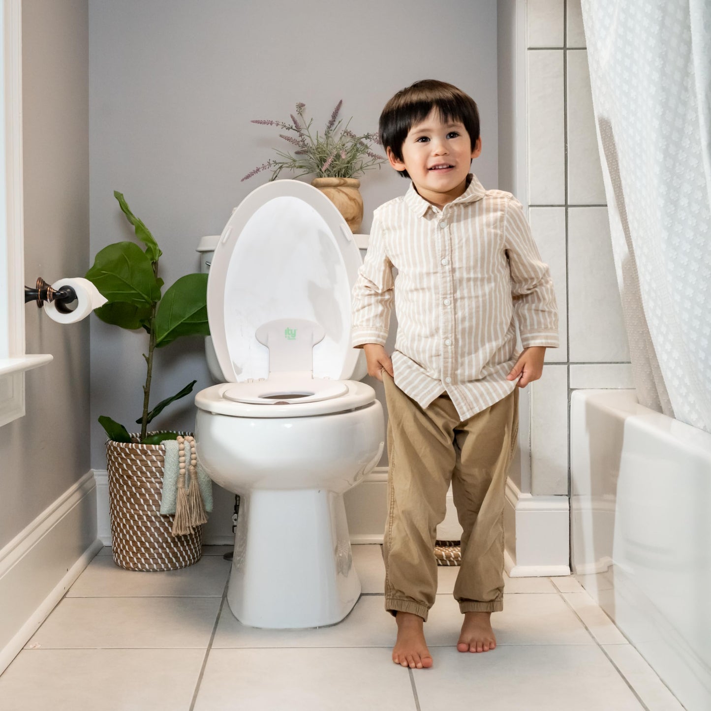 Ingenuity: ity by Ingenuity - Asiento para ir al baño, 2 unidades, color blanco, fácil de instalar y quitar, asiento de entrenamiento para ir al baño que se fija al asiento de inodoro de adultos