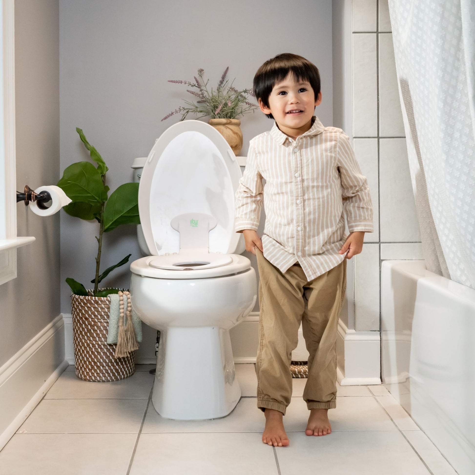Ingenuity: ity by Ingenuity - Asiento para ir al baño, 2 unidades, color blanco, fácil de instalar y quitar, asiento de entrenamiento para ir al baño que se fija al asiento de inodoro de adultos