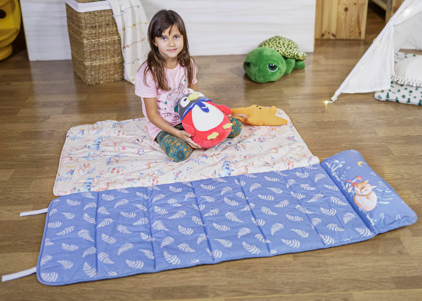 Maison d'Hermine Forest Friends - Tapete para siesta con almohada reutilizable y manta de 55 x 27 x 1.5 pulgadas, para niños y niñas, tapete para dormir preescolar con correas de transporte para el