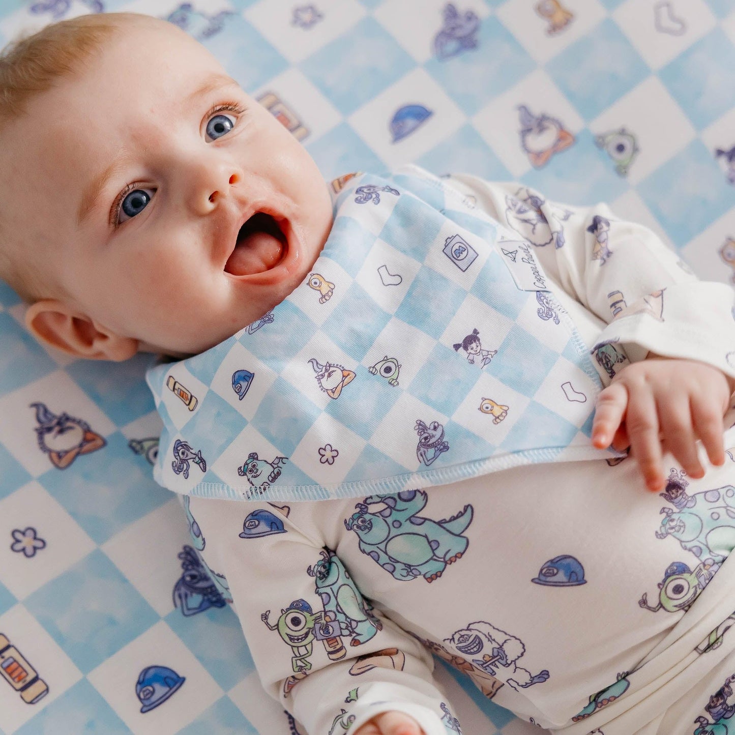 Copper Pearl, Monsters Inc Medley - Juego de babero bandana