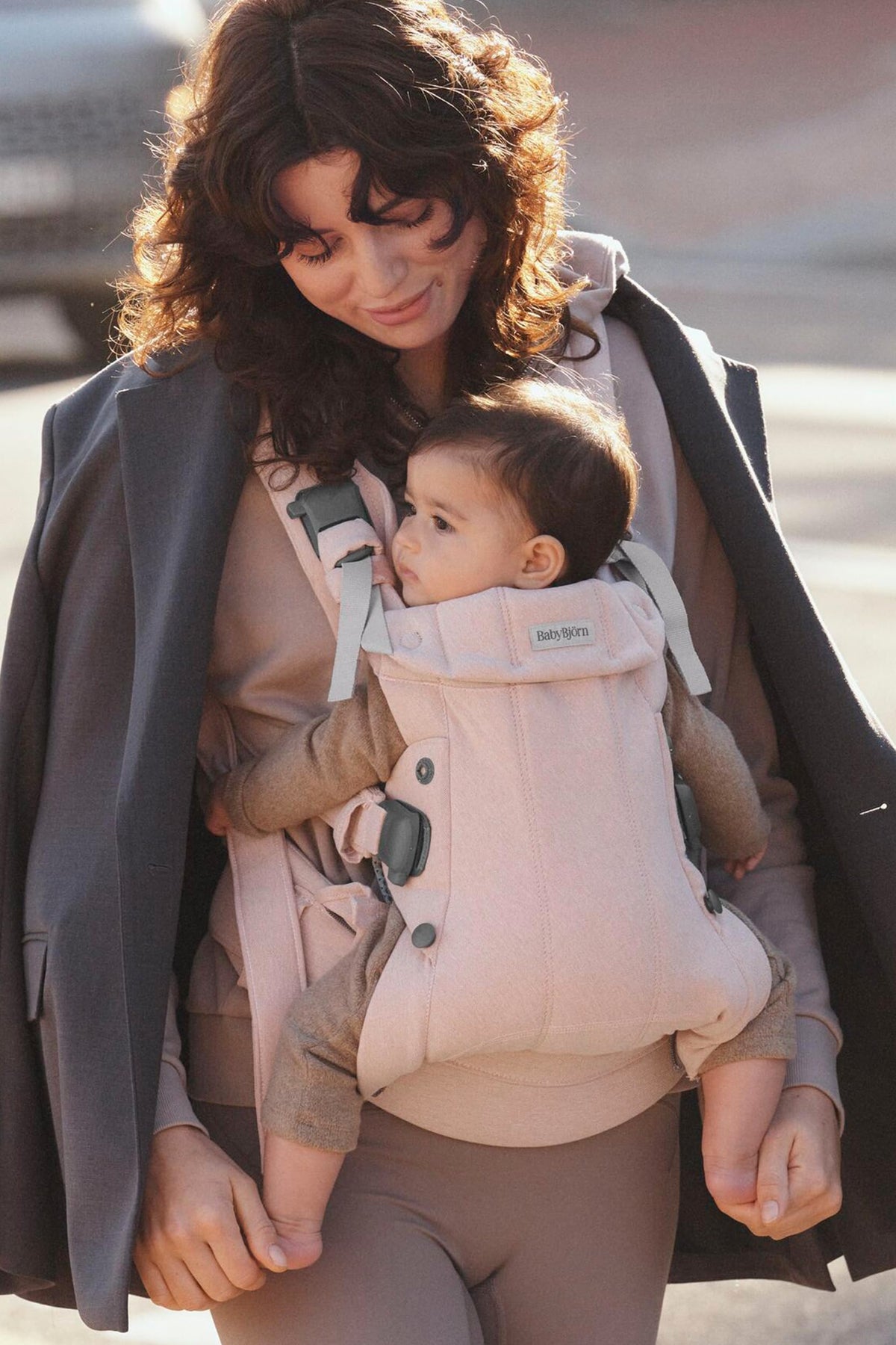 BabyBjörn Canguro Portabebé Harmony, Tejido Jaspeado, Rosa claro | Ergonómico, para recién nacidos hasta los 3 años (3.2–15 kg), 4 posiciones, posición de piernas ajustable, suave y cómodo