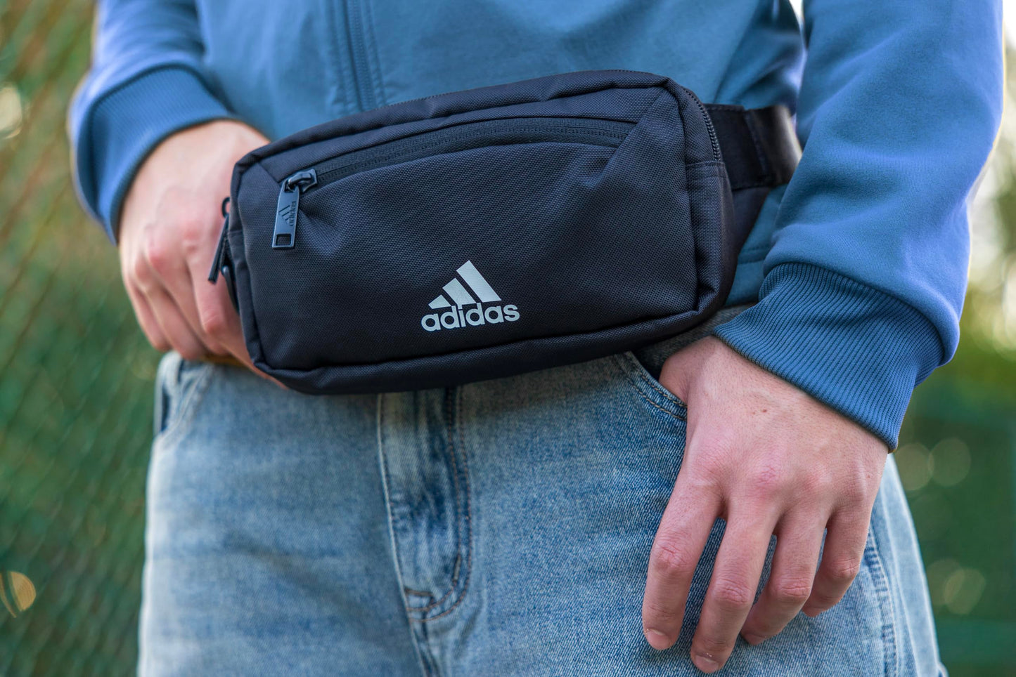 adidas Must Have 2.0 - Riñonera cruzada con correa ajustable para festivales y viajes, Beige mágico/Blanco roto, Una talla, Bolsa de cinturón 2.0 imprescindible con correa ajustable para festivales y