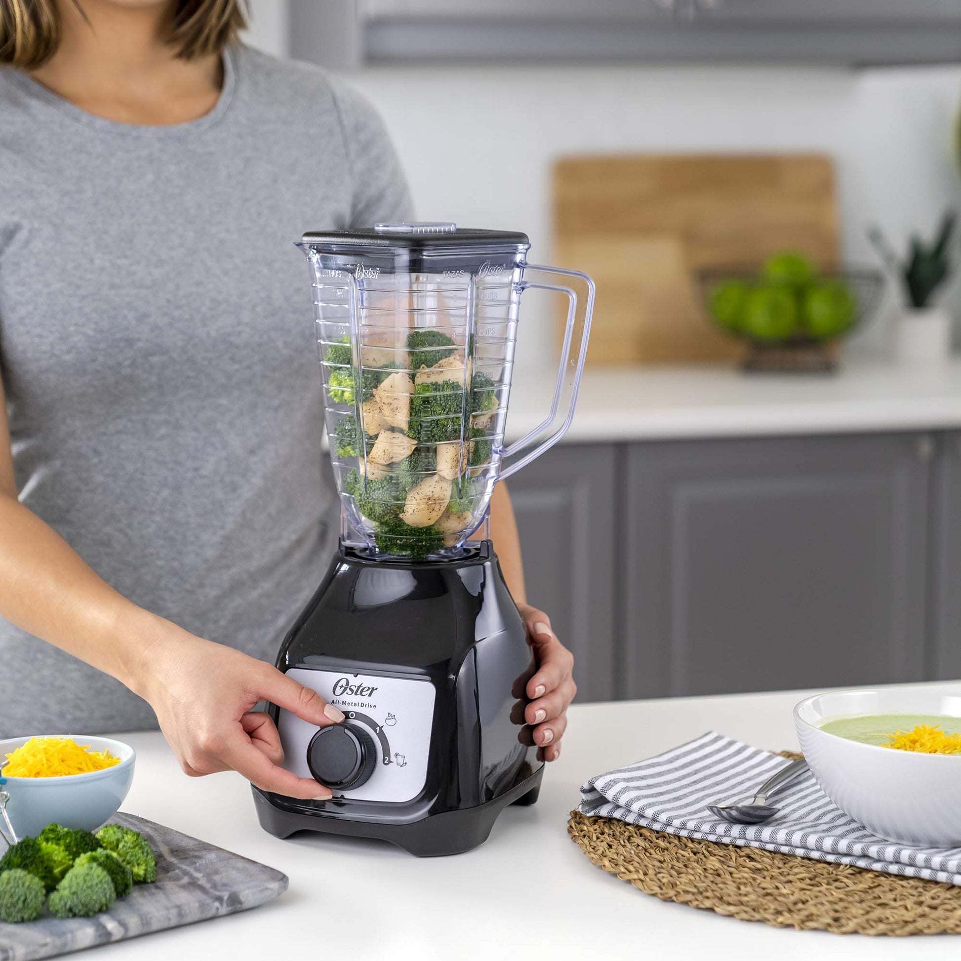Licuadora Oster Plástica con Control de Perilla