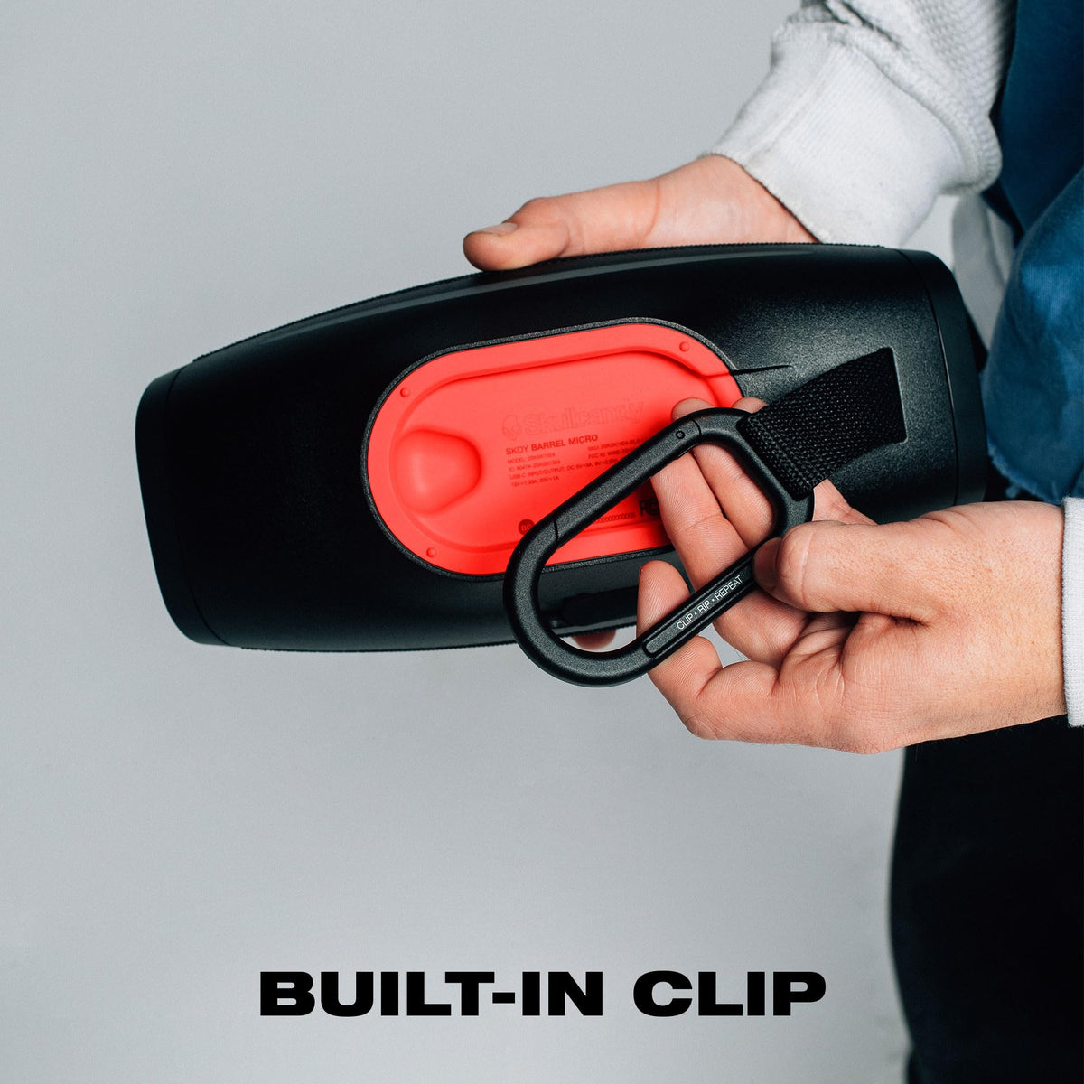 Altavoz Bluetooth Portátil Skullcandy Negro con Mosquetón y Correa Integrados, IPX7 Impermeable, Powerbank USB-C, Auracast Multi-Speaker Link y LED Lightshow