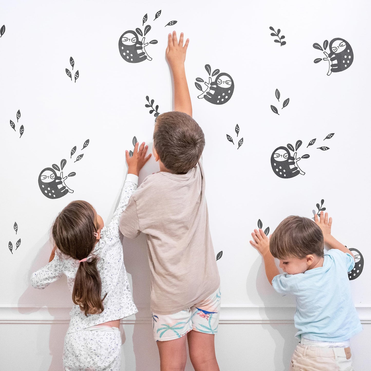 Calcomanías de pared de vinilo con diseño de perezoso y hojas, 96 unidades Decoración de guardería, diseño original de artista. Adhesivo de Animal Print para niños. Oso de la selva, hojas de decoración de dormitorio. (Negro)