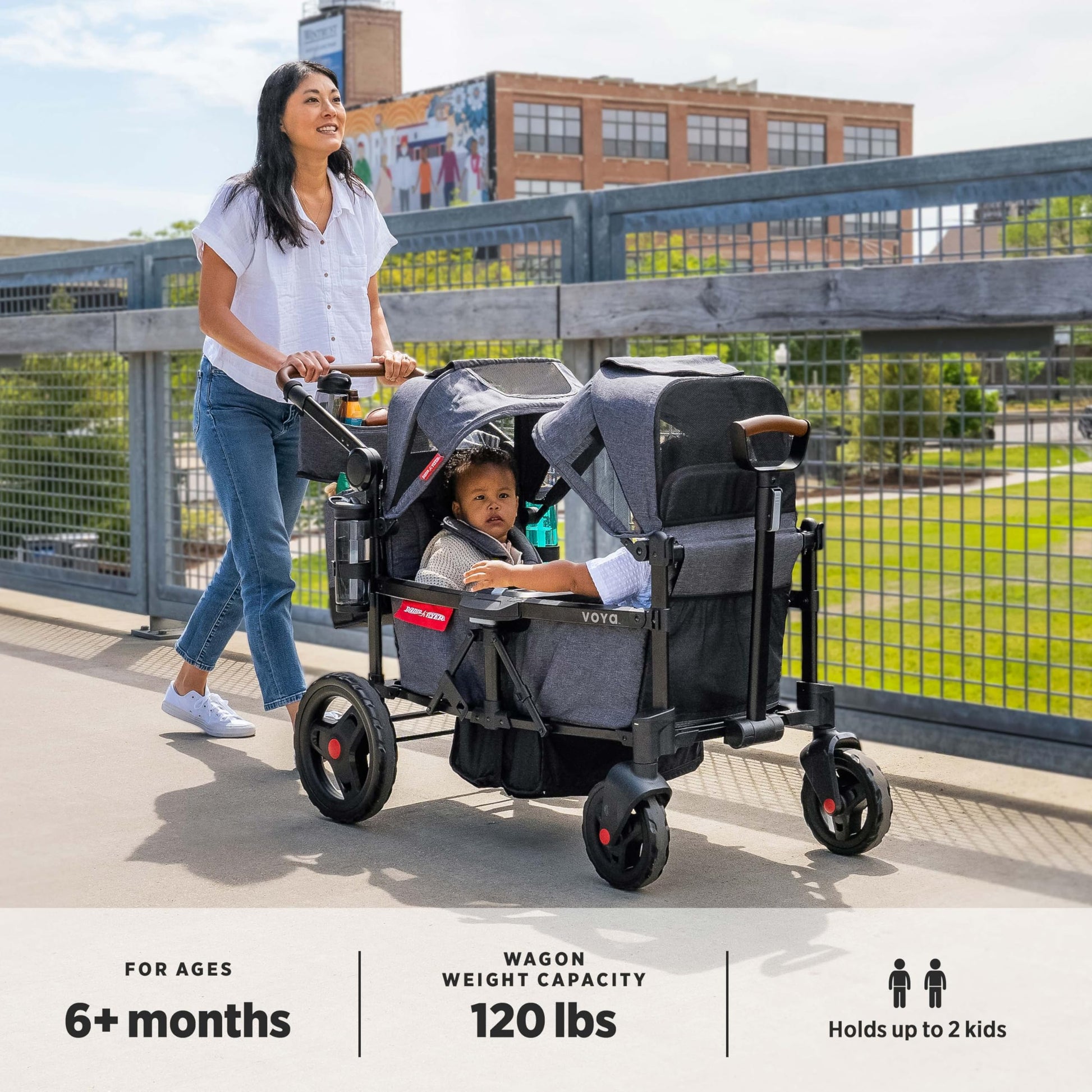 Carriola Vagón Radio Flyer Voya Gris con Asientos Doble Face-to-Face y Capota Ajustable para Protección UV