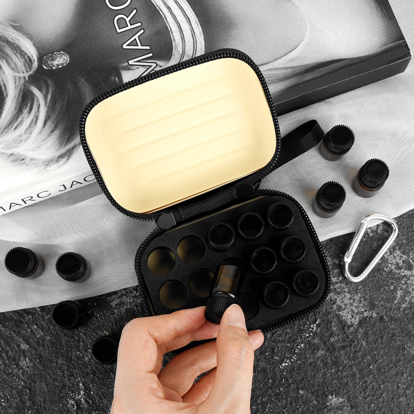 Biiange - 2 mini fundas para botellas de aceite esencial con 30 viales vacíos de 2 ml, caja organizadora de almacenamiento de viaje para aceites esenciales, soporte compacto de aromaterapia para el
