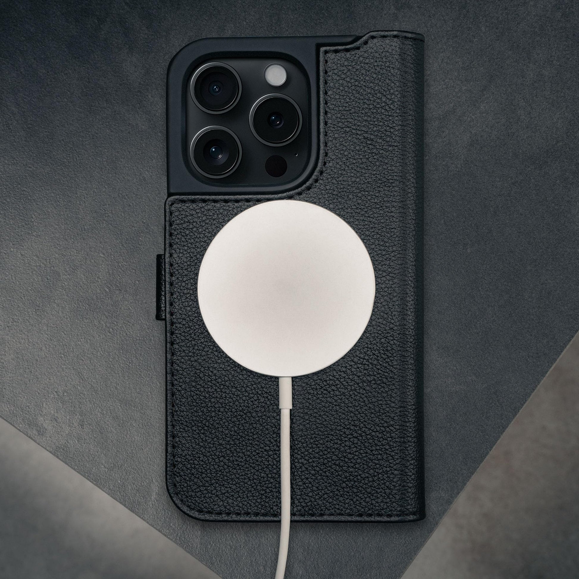 TORRO Funda Compatible con iPhone 16 Pro MAX - Funda Tipo Cartera de Cuero Premium con Soporte y Ranuras para Tarjetas - Negro
