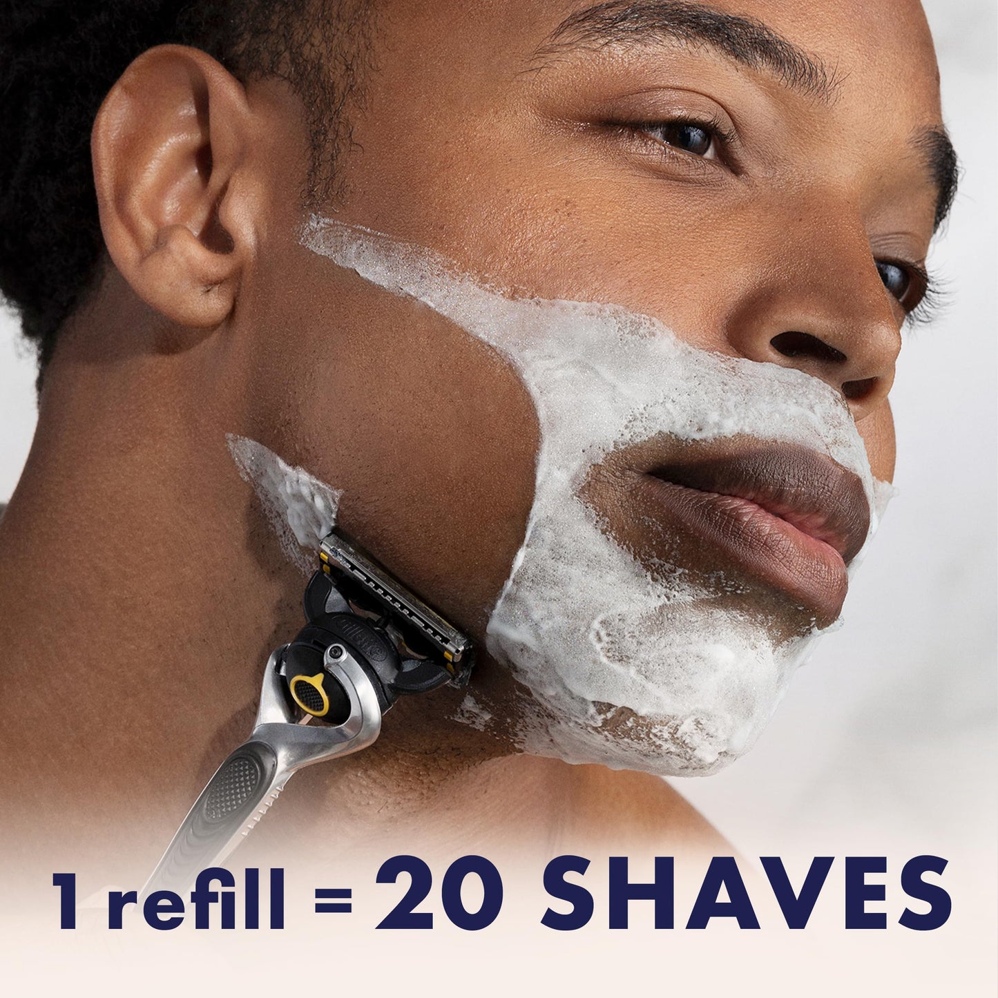 Gillette - Set de regalo de afeitado Fusion Proshield para hombre, 8 recambios de cuchillas Fusion Proshield, 1 mango de afeitar, 1 funda de afeitar