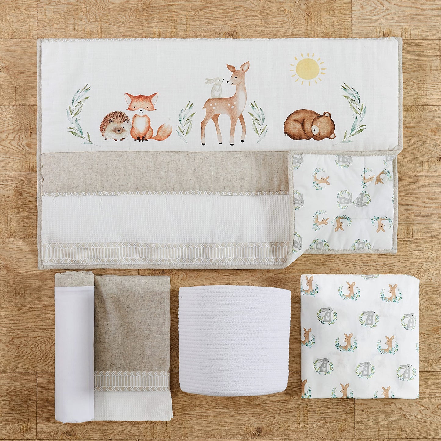 Levtex Baby - Juego de cama para cuna Woodland Pals, juego de guardería para bebé, color café pardo crema, verde pardo, amigos del bosque, juego de 5 piezas, incluye edredón, una sábana bajera,