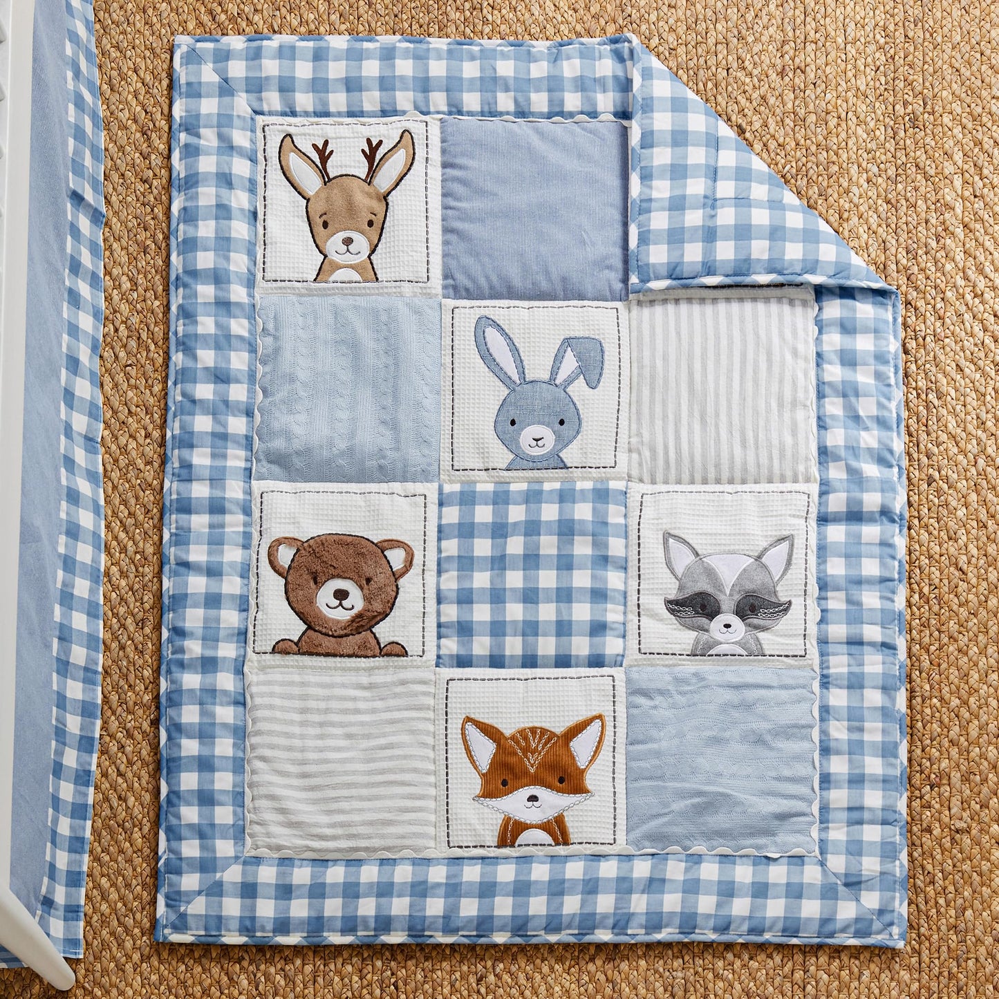 Levtex Baby - Juego de cama para cuna Forest Friends - Juego de guardería para bebé - Gingham - Azul y blanco - Retratos de animales - Set de 5 piezas incluye edredón, dos sábanas ajustables, adhesivo