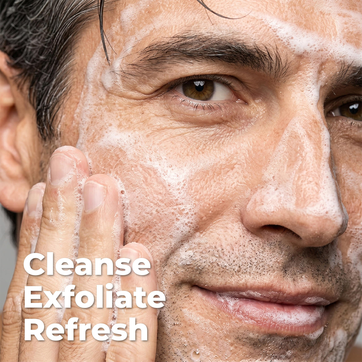 Retinol- Limpiador en gel para hombres Exfolia suavemente la piel para mejorar la textura y la luminosidad y elimina las impurezas.