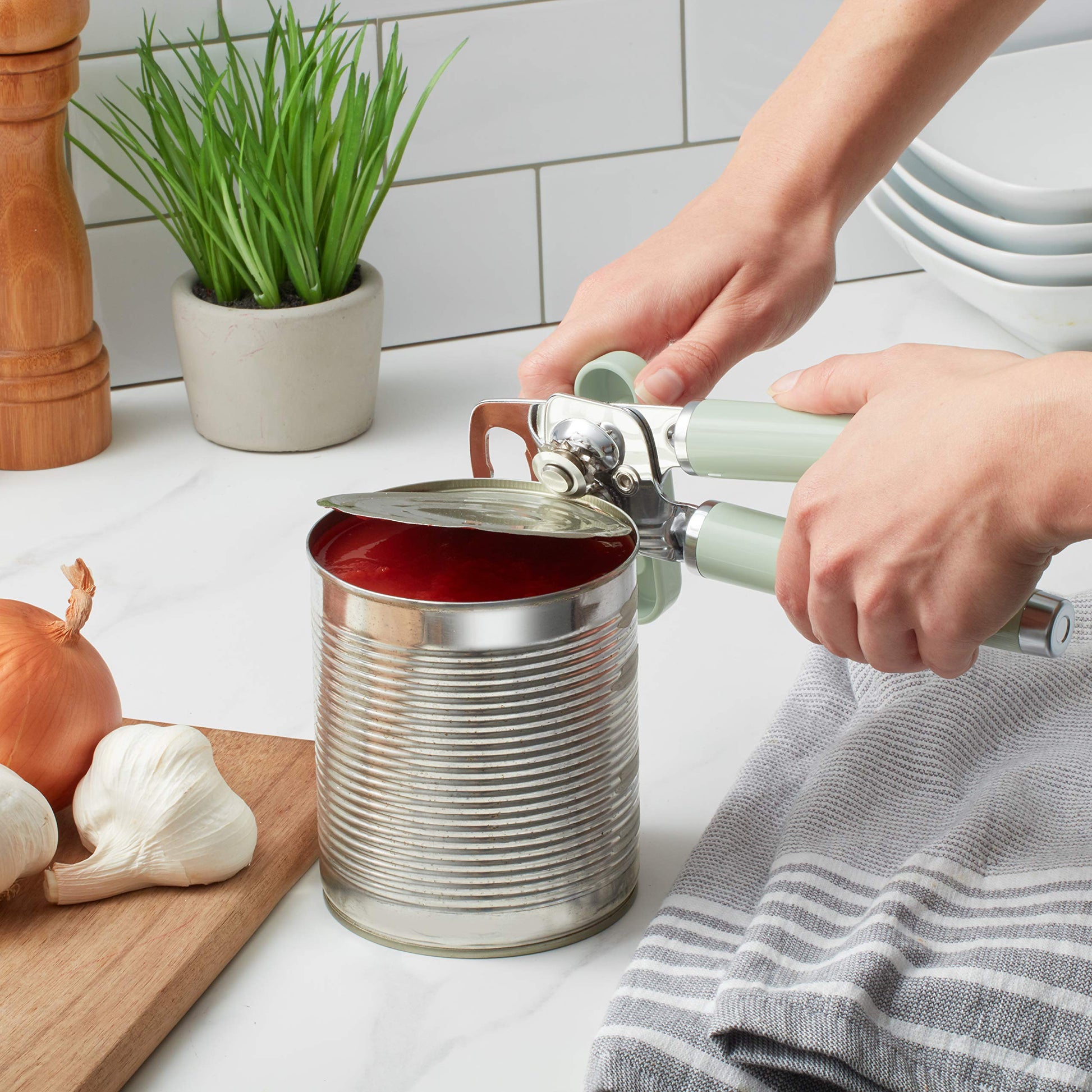 KitchenAid Abridor de latas/abrebotellas multifunción clásico, 8.34 pulgadas, pistacho