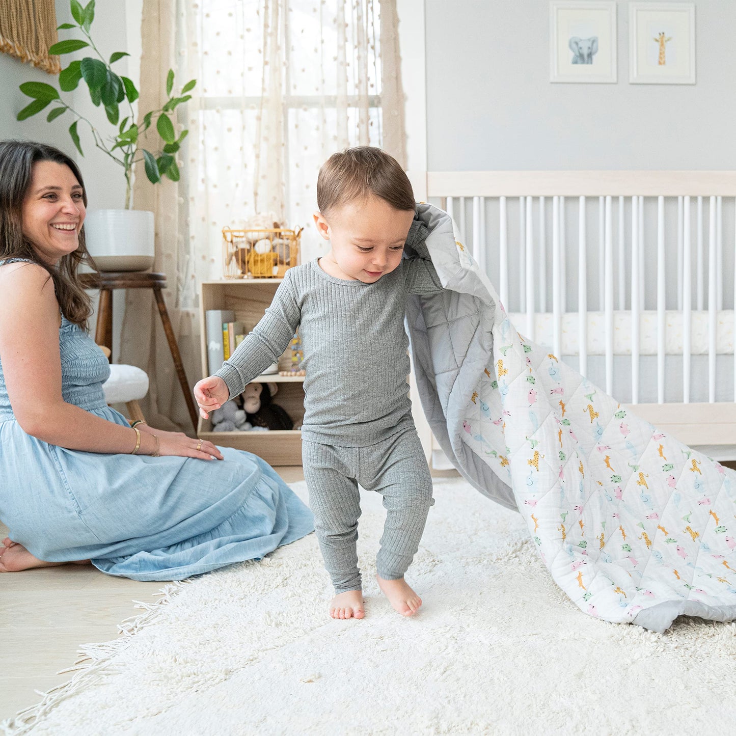 aden + anais Essentials - Juego de ropa de cama de 3 piezas, manta de algodón, sábana de cuna, falda de cuna, animales del alfabeto
