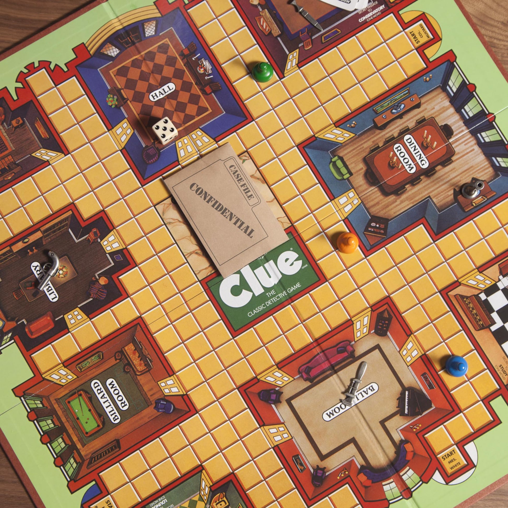Hasbro Gaming - Reedición de la serie retro del juego de mesa Clue Classic Detective de Hasbro