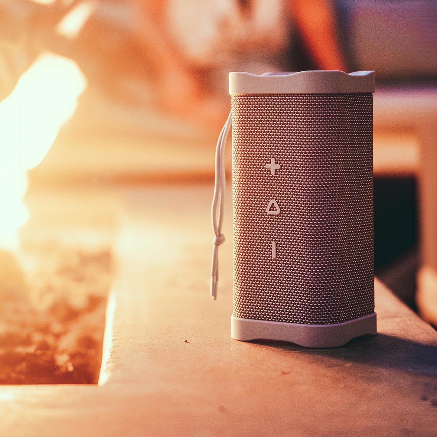 Skullcandy Terrain XL - Altavoz inalámbrico Bluetooth IPX7 Impermeable con radiadores pasivos duales Personalizados, batería de 18 Horas, muñequera de Nailon y estéreo inalámbrico Verdadero