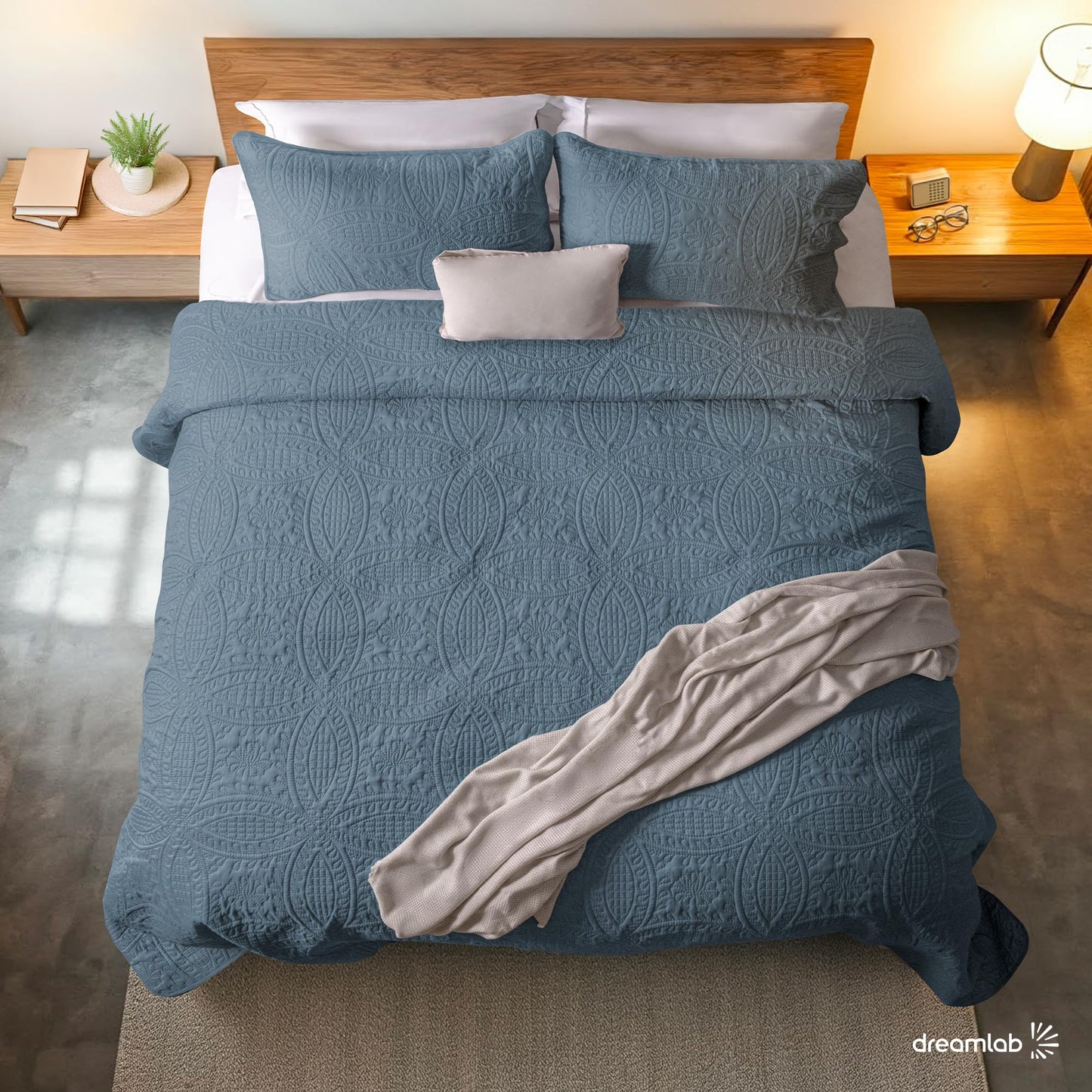 Dreamlab Colcha Ligera con 2 Fundas de Almohada, Capitonado, Ultra Suave.Hipoalergénico.Edrecolcha para Cama.Edredón para Verano y Todas las Estaciones.(Matrimonial 210x240 cm, Moneda, Azul Mezclilla)