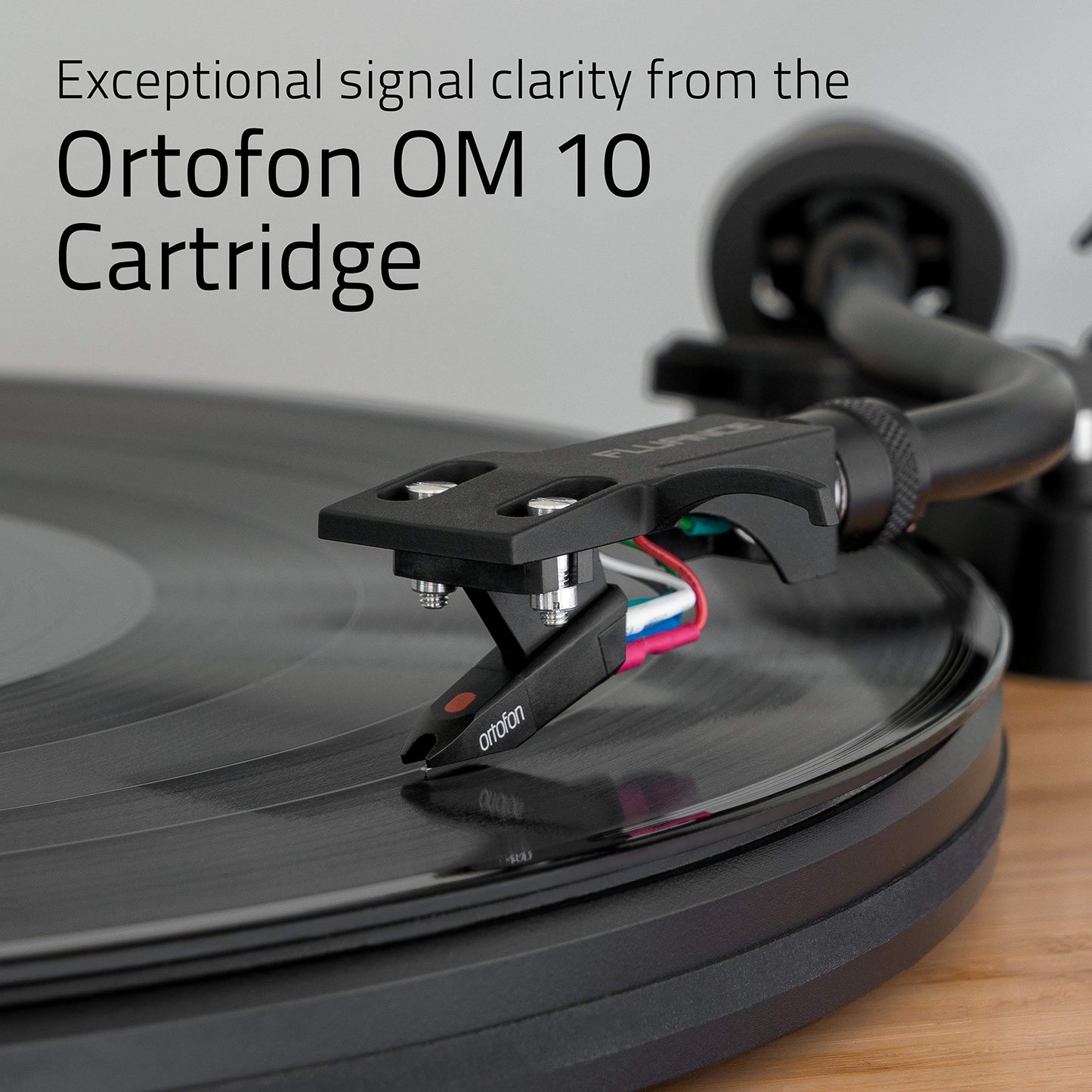 Fluance RT82 Tocadiscos de Vinilo de Alta Fidelidad de Referencia, Cápsula Ortofon OM10, Motor de Regulación de Velocidad, Base de MDF de Alta Densidad, Pies Aislantes contra las Vibraciones – Bambú