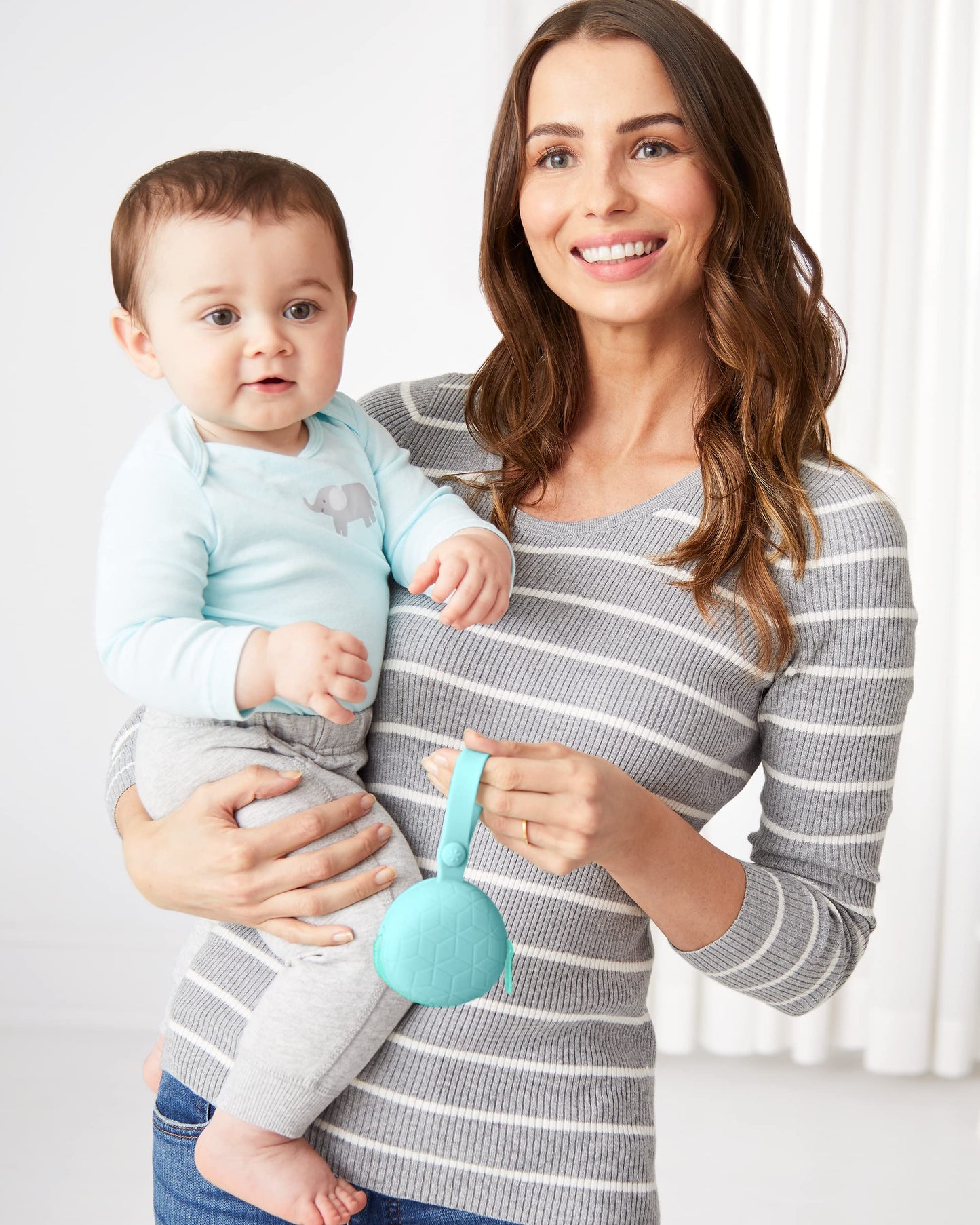 Sostenedor de Chupetes Skip Hop Azulado con Forro Antimicrobiano