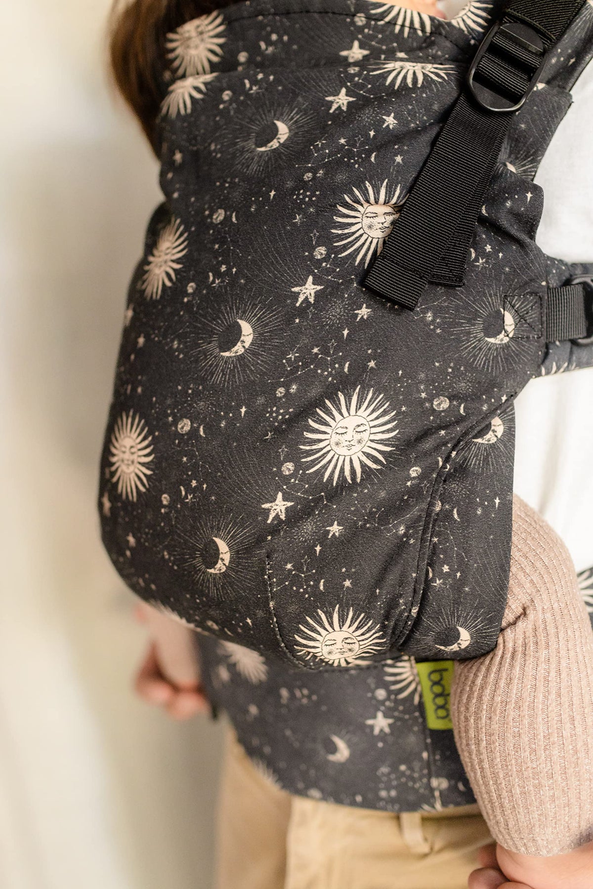 Boba X Portabebés ajustable para recién nacidos a niños pequeños, portabebé frontal convertible 2 en 1 y mochila de 7 a 45 libras, portabebés ergonómico con correas cruzables (Cosmos)