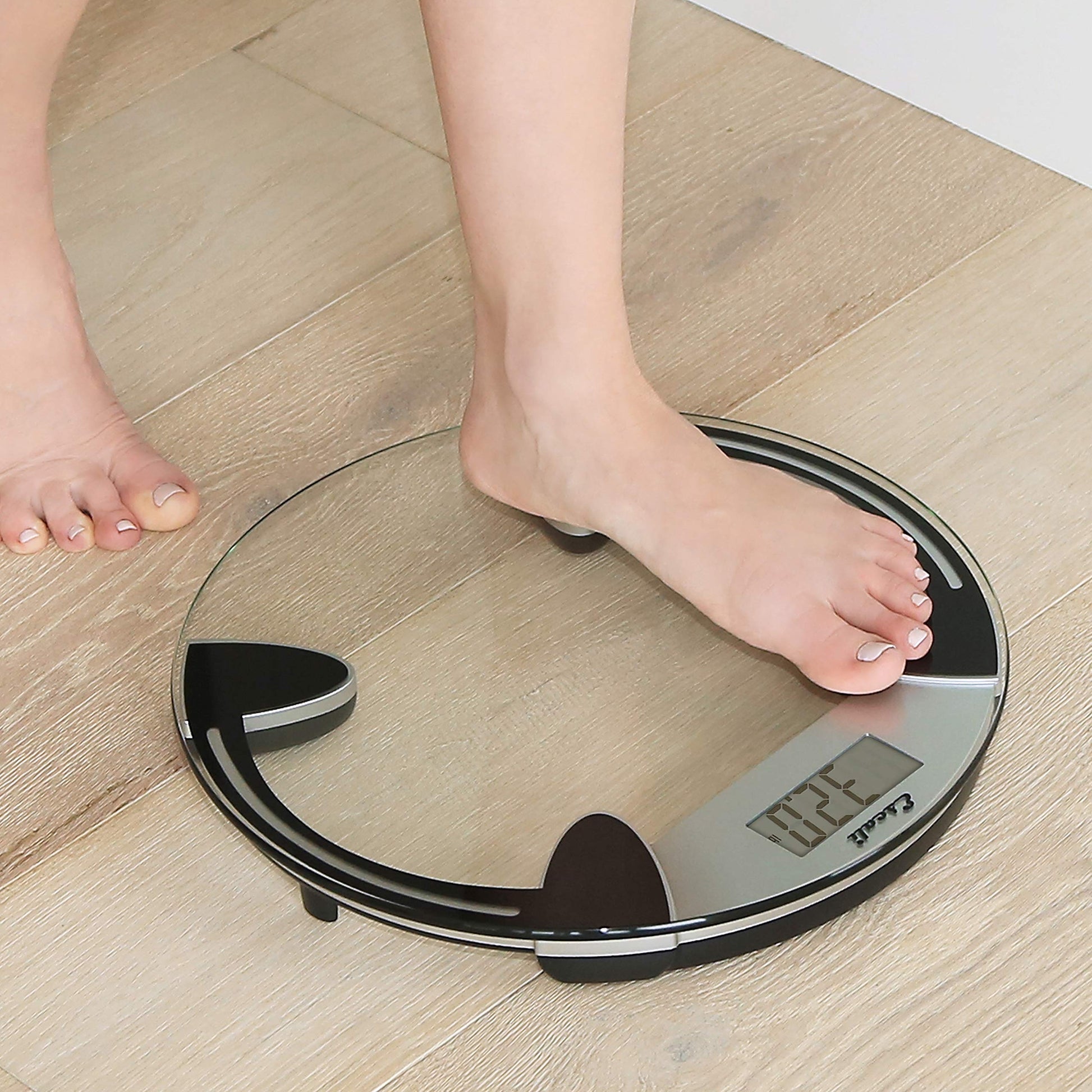 Escali Báscula digital de baño de vidrio para peso corporal, báscula de cuerpo de baño, alta capacidad de 400 libras, batería incluida, plataforma redonda transparente