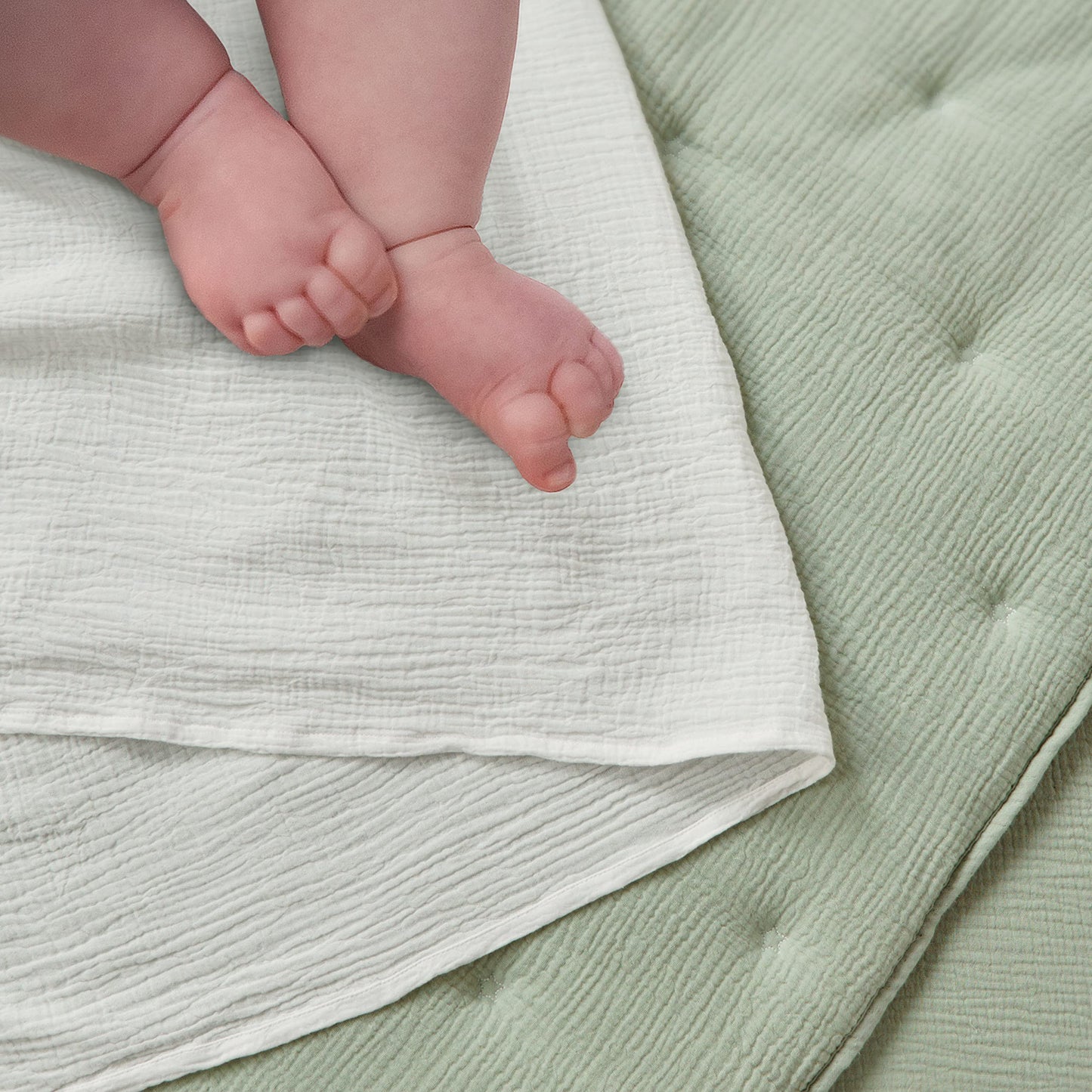 Levtex Baby - Juego de cama de cuna de muselina en nube, juego de guardería para bebé, estrellas salvia y blancas, muselina texturizada salvia, juego de 5 piezas, incluye edredón, sábana bajera, dos